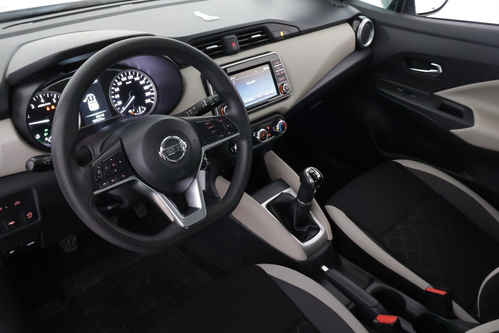 Nissan Micra 2017 IG-T 90 S/S Acenta 5M/T ** Lohko / Vakkari / Koukku - * Fiksu / Kahdet renkaat * - HULLUT BLACKWEEK JATKOT - KORKOTARJOUS 2,49%