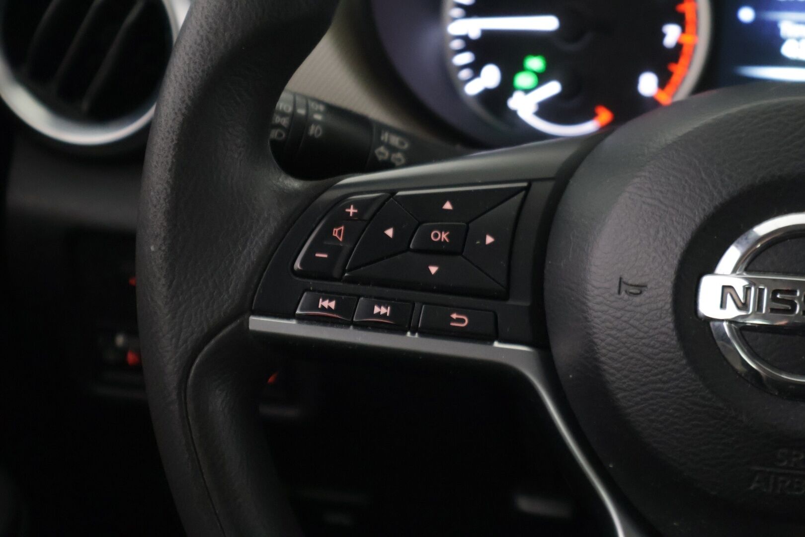 Nissan Micra 2017 IG-T 90 S/S Acenta 5M/T ** Lohko / Vakkari / Koukku - * Fiksu / Kahdet renkaat * - HULLUT BLACKWEEK JATKOT - KORKOTARJOUS 2,49%