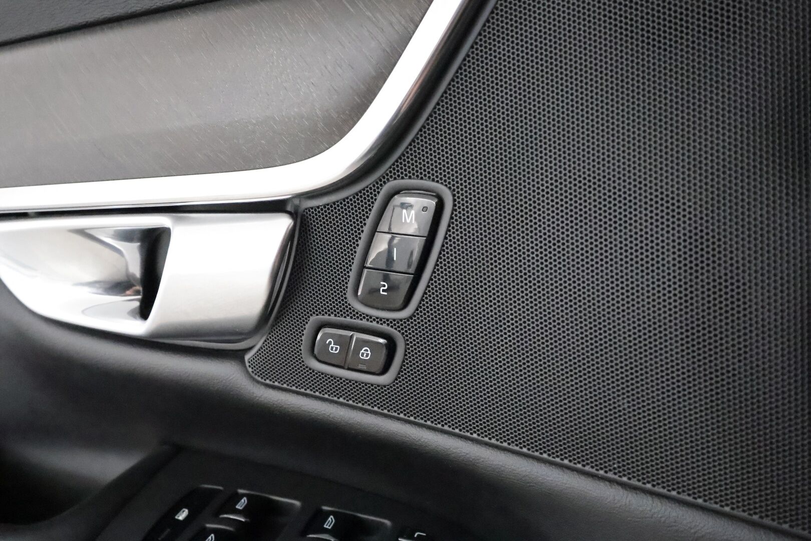 Volvo V90 Cross Country 2018 D5 AWD Pro aut. - Kaikki herkut | Ilmastoidut & hierovat istuimet | 360 | Blis | Hud | Acc | Kattoluukku | Muistipenkit 