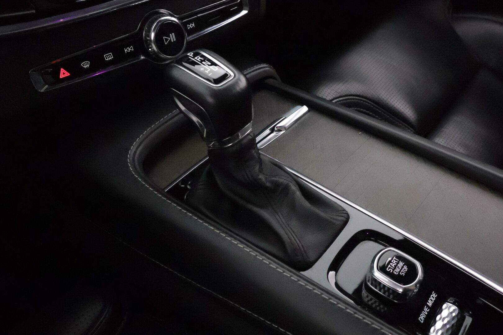 Volvo V90 Cross Country 2018 D5 AWD Pro aut. - Kaikki herkut | Ilmastoidut & hierovat istuimet | 360 | Blis | Hud | Acc | Kattoluukku | Muistipenkit 