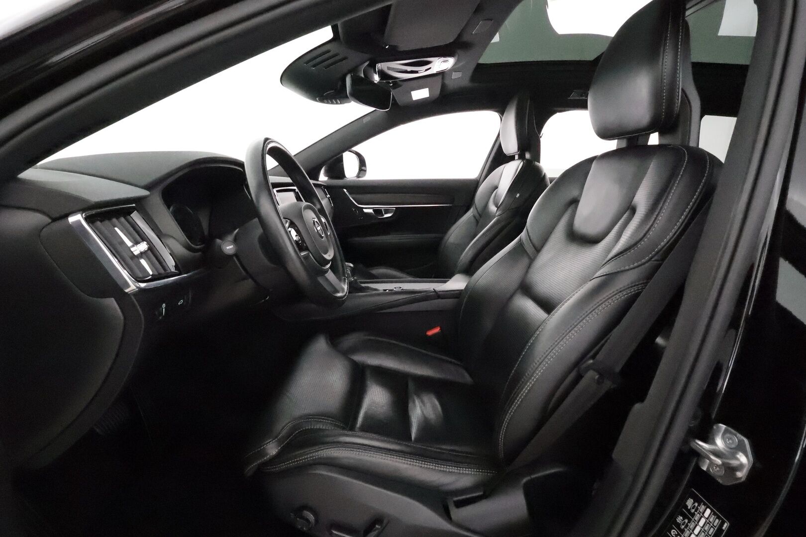 Volvo V90 Cross Country 2018 D5 AWD Pro aut **Panorama / HUD / Webasto / Adapt.Vakkari / Full-LED / 360° / Ilmastoidut Sporttinahat Muistilla** - 3,99 % KORKOTARJOUS TÄHÄN AUTOON - Suomi-auto / Kahdet Renkaat / **HYVILLÄ KAMOILLA**