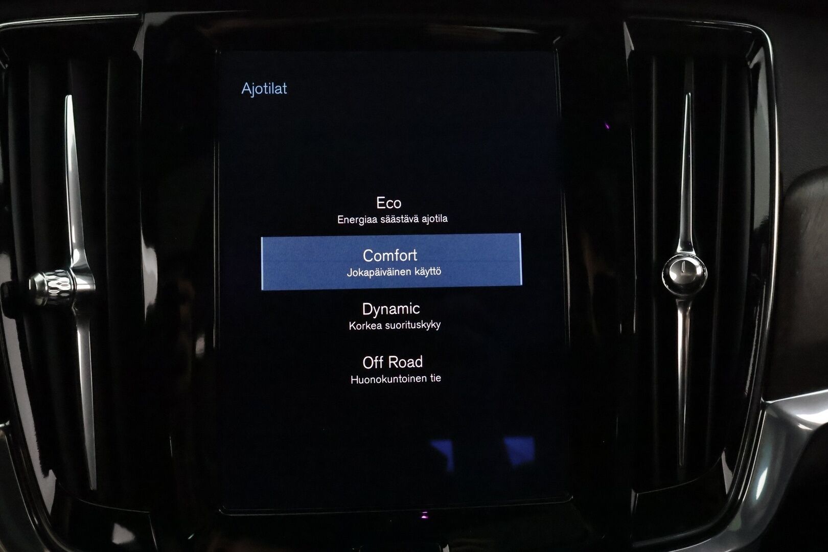 Volvo V90 Cross Country 2018 D5 AWD Pro aut **Panorama / HUD / Webasto / Adapt.Vakkari / Full-LED / 360° / Ilmastoidut Sporttinahat Muistilla** - 3,99 % KORKOTARJOUS TÄHÄN AUTOON - Suomi-auto / Kahdet Renkaat / **HYVILLÄ KAMOILLA**