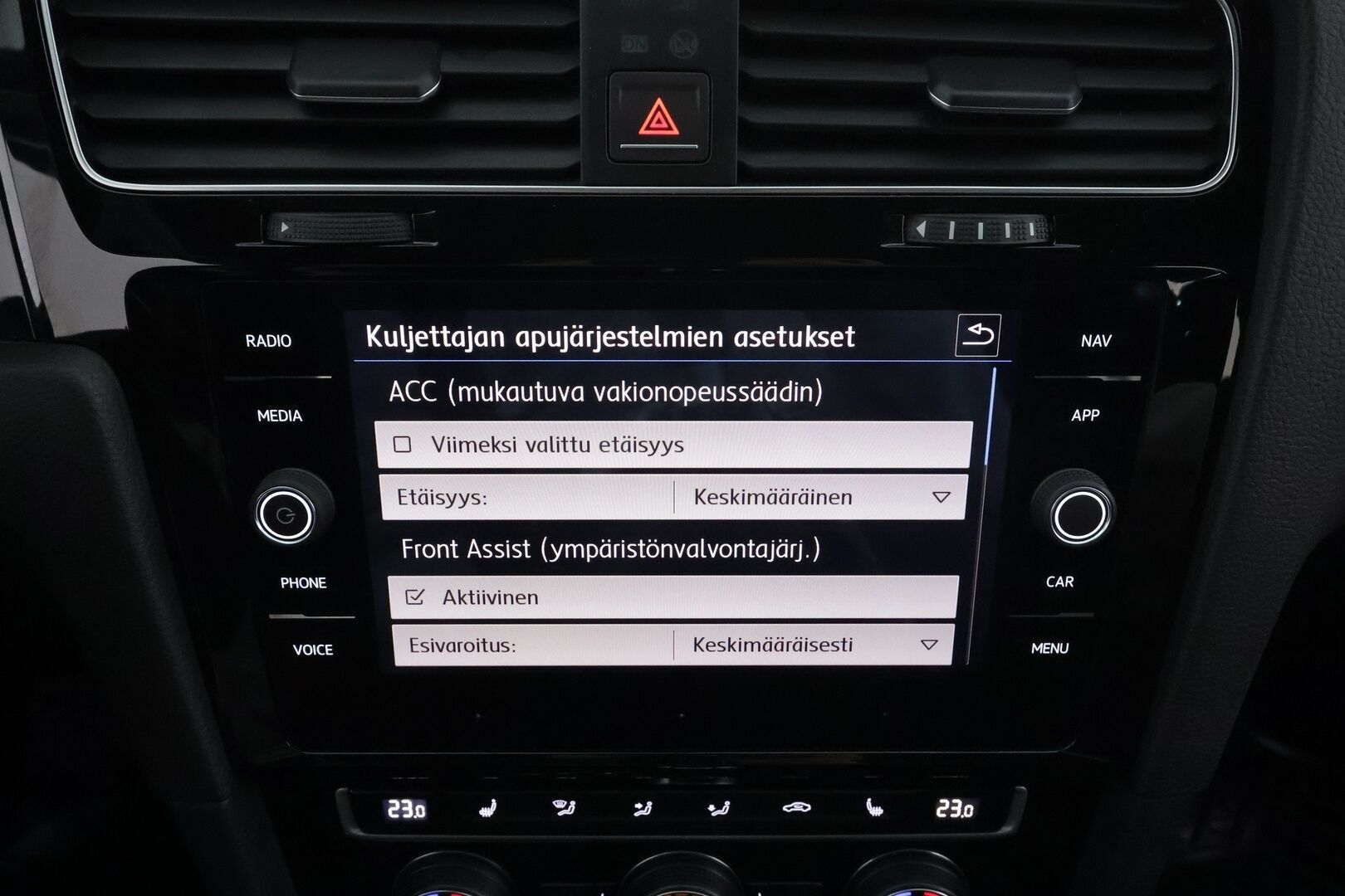 Volkswagen Golf 2018 R 2,0 TSI 228 kW 4MOTION DSG * Sisätilanlämmitin /  ACC / Adapt.LED / P.Kamera / Navi / Kaistavahti / Keyless * - Suomi-auto / Kahdet renkaat 
