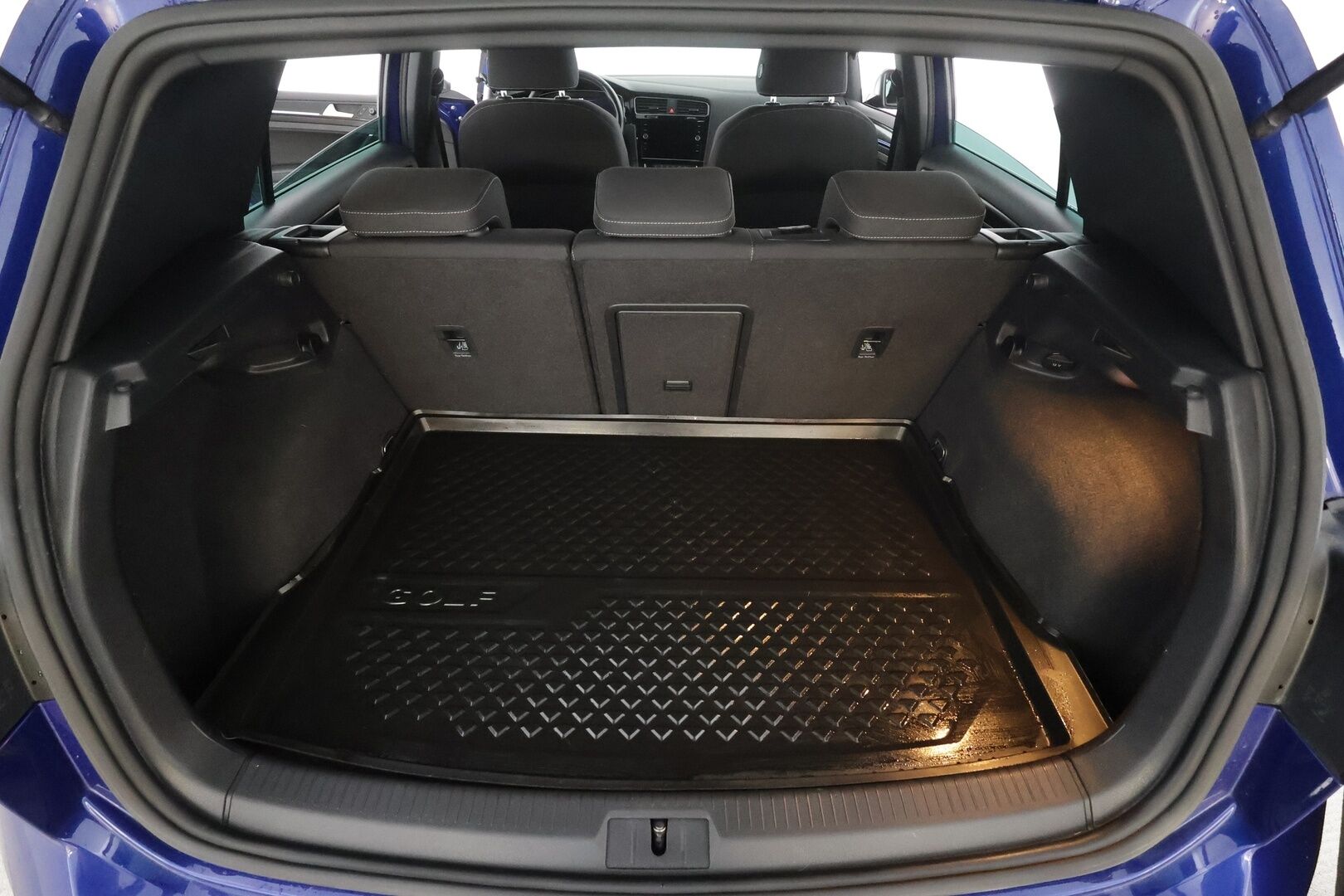 Volkswagen Golf 2018 R 2,0 TSI 228 kW 4MOTION DSG * Sisätilanlämmitin /  ACC / Adapt.LED / P.Kamera / Navi / Kaistavahti / Keyless * - Suomi-auto / Kahdet renkaat 