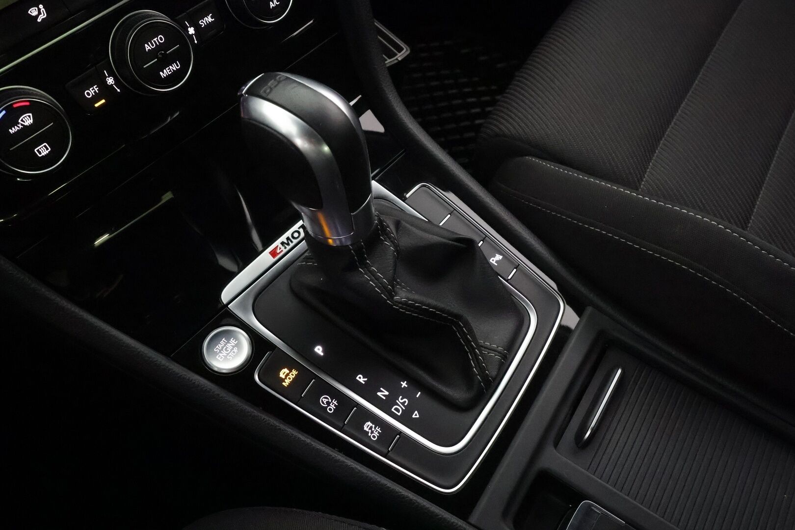 Volkswagen Golf 2018 R 2,0 TSI 228 kW 4MOTION DSG * Sisätilanlämmitin /  ACC / Adapt.LED / P.Kamera / Navi / Kaistavahti / Keyless * - Suomi-auto / Kahdet renkaat 