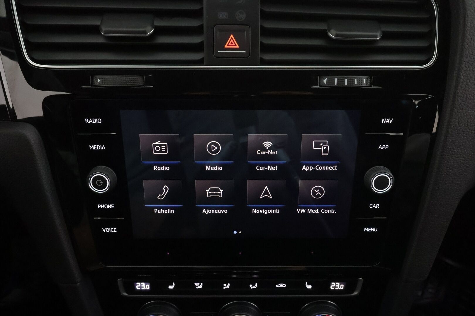 Volkswagen Golf 2018 R 2,0 TSI 228 kW 4MOTION DSG * Sisätilanlämmitin /  ACC / Adapt.LED / P.Kamera / Navi / Kaistavahti / Keyless * - Suomi-auto / Kahdet renkaat - HULLUT AVAJAISHULINAT KORKOTARJOUS 3,29 %