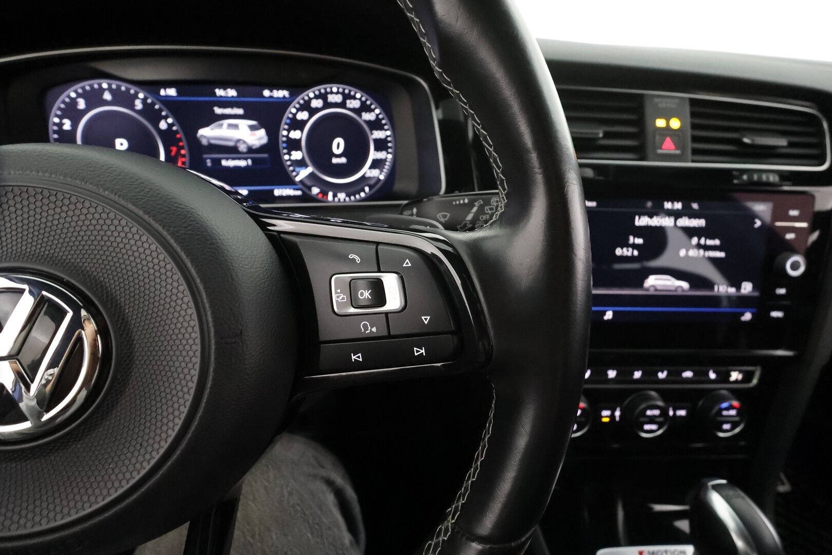 Volkswagen Golf 2018 R 2,0 TSI 228 kW 4MOTION DSG * Sisätilanlämmitin /  ACC / Adapt.LED / P.Kamera / Navi / Kaistavahti / Keyless * - Suomi-auto / Kahdet renkaat 