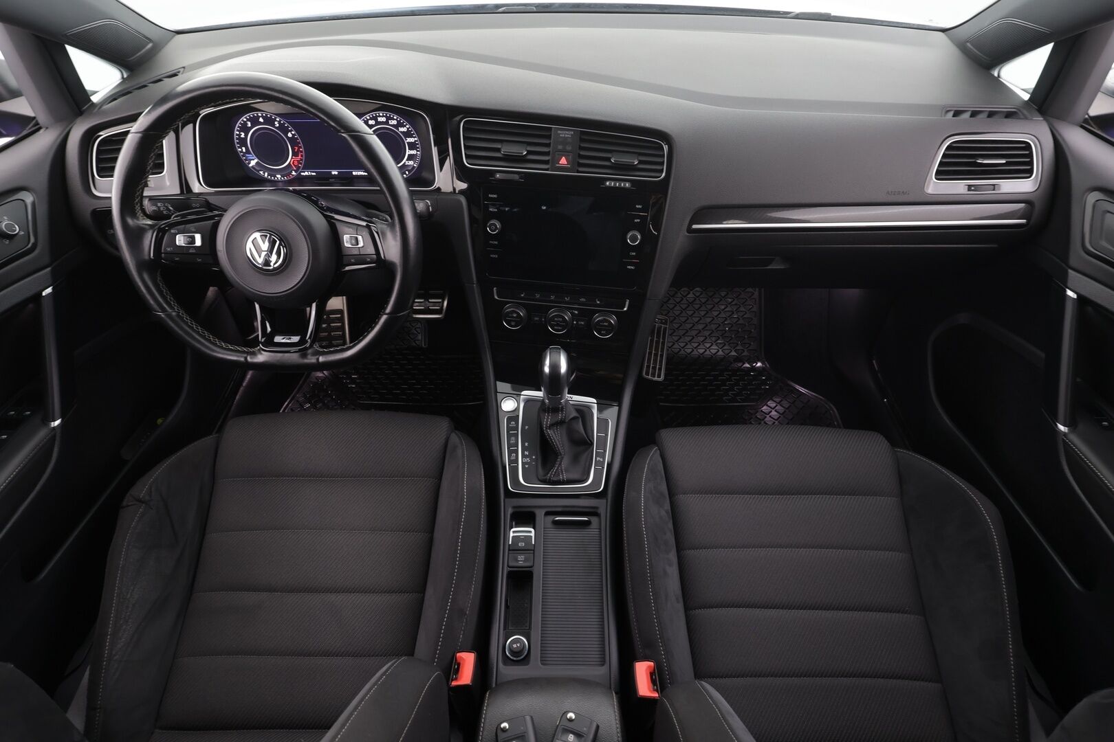 Volkswagen Golf 2018 R 2,0 TSI 228 kW 4MOTION DSG * Sisätilanlämmitin /  ACC / Adapt.LED / P.Kamera / Navi / Kaistavahti / Keyless * - Suomi-auto / Kahdet renkaat 