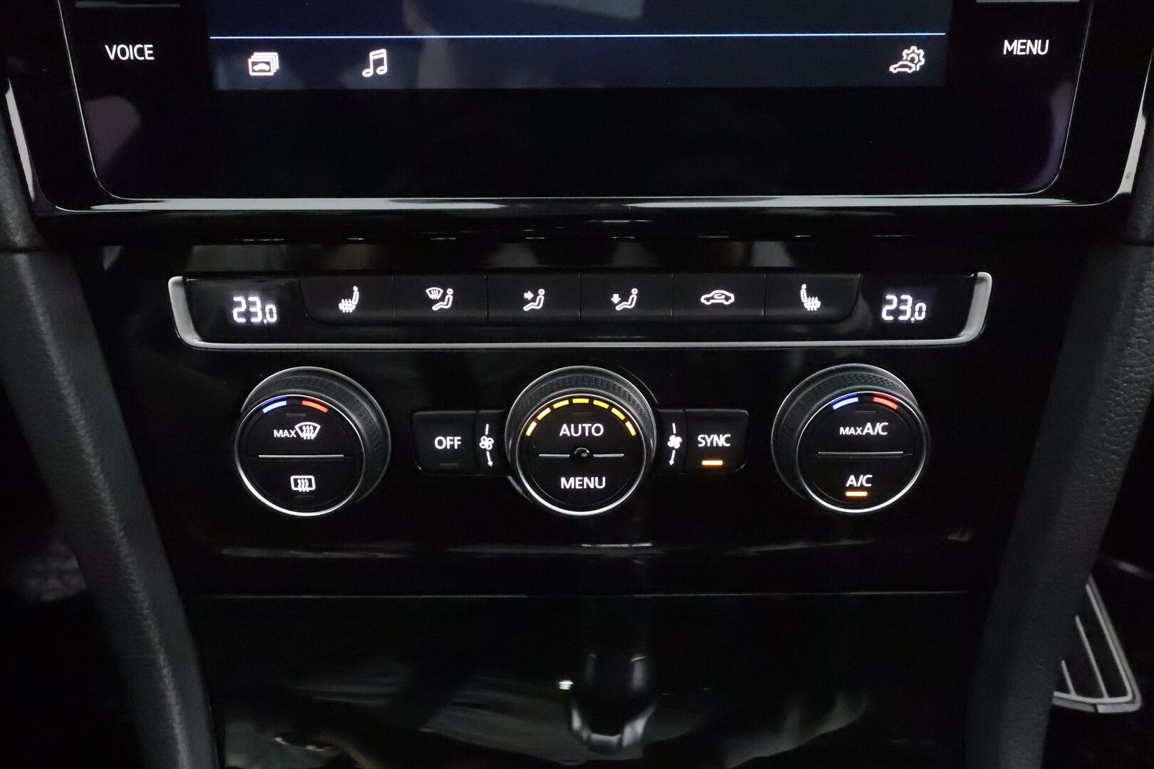 Volkswagen Golf 2018 R 2,0 TSI 228 kW 4MOTION DSG * Sisätilanlämmitin /  ACC / Adapt.LED / P.Kamera / Navi / Kaistavahti / Keyless * - Suomi-auto / Kahdet renkaat 