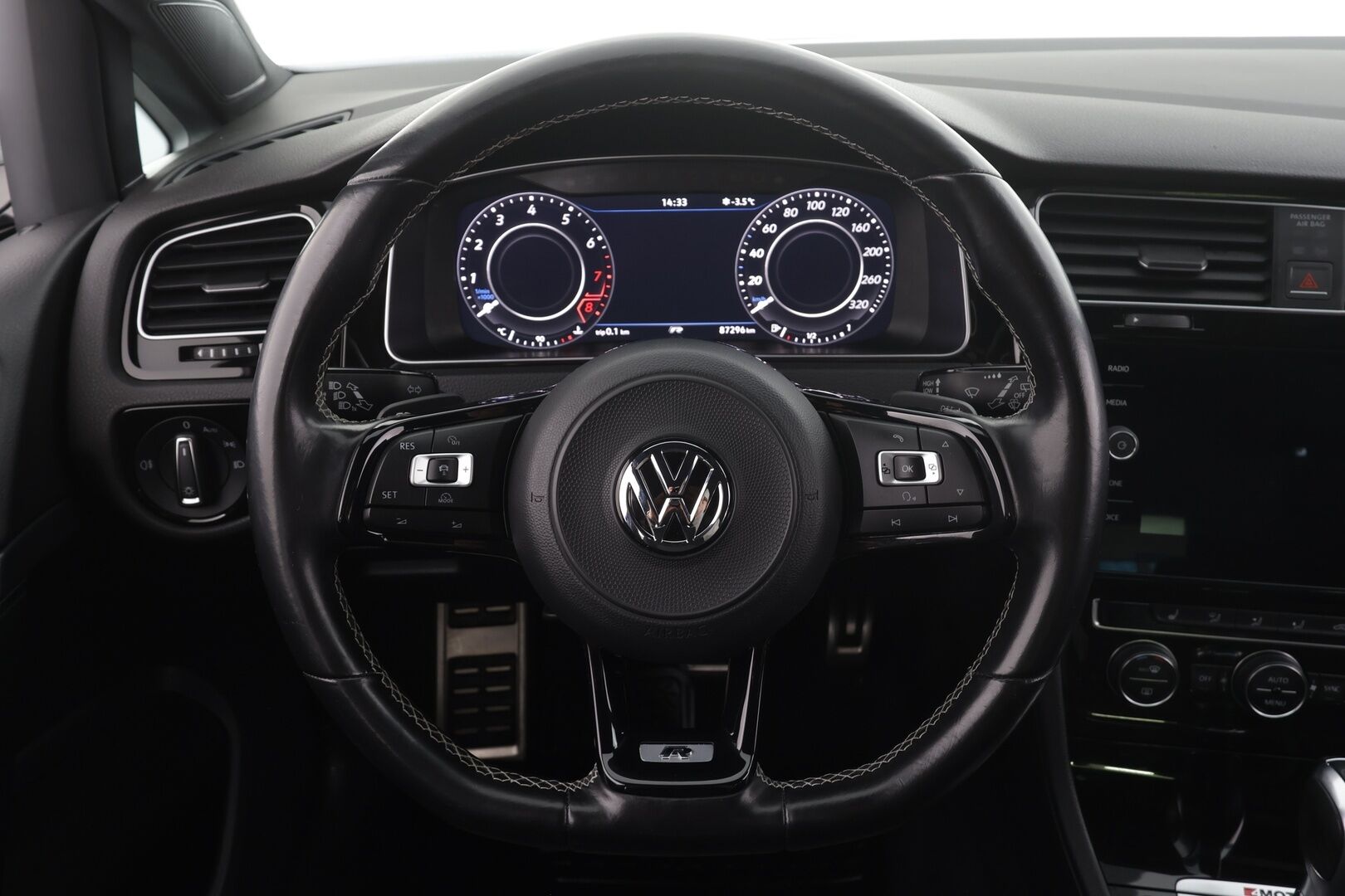 Volkswagen Golf 2018 R 2,0 TSI 228 kW 4MOTION DSG * Sisätilanlämmitin /  ACC / Adapt.LED / P.Kamera / Navi / Kaistavahti / Keyless * - Suomi-auto / Kahdet renkaat 