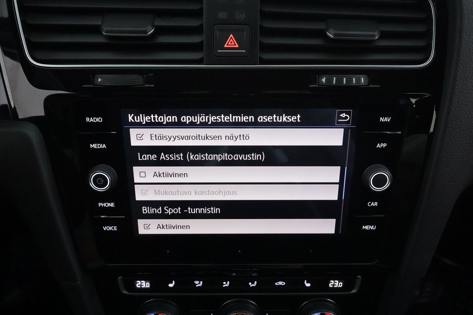 Volkswagen Golf 2018 R 2,0 TSI 228 kW 4MOTION DSG * Sisätilanlämmitin /  ACC / Adapt.LED / P.Kamera / Navi / Kaistavahti / Keyless * - Suomi-auto / Kahdet renkaat 