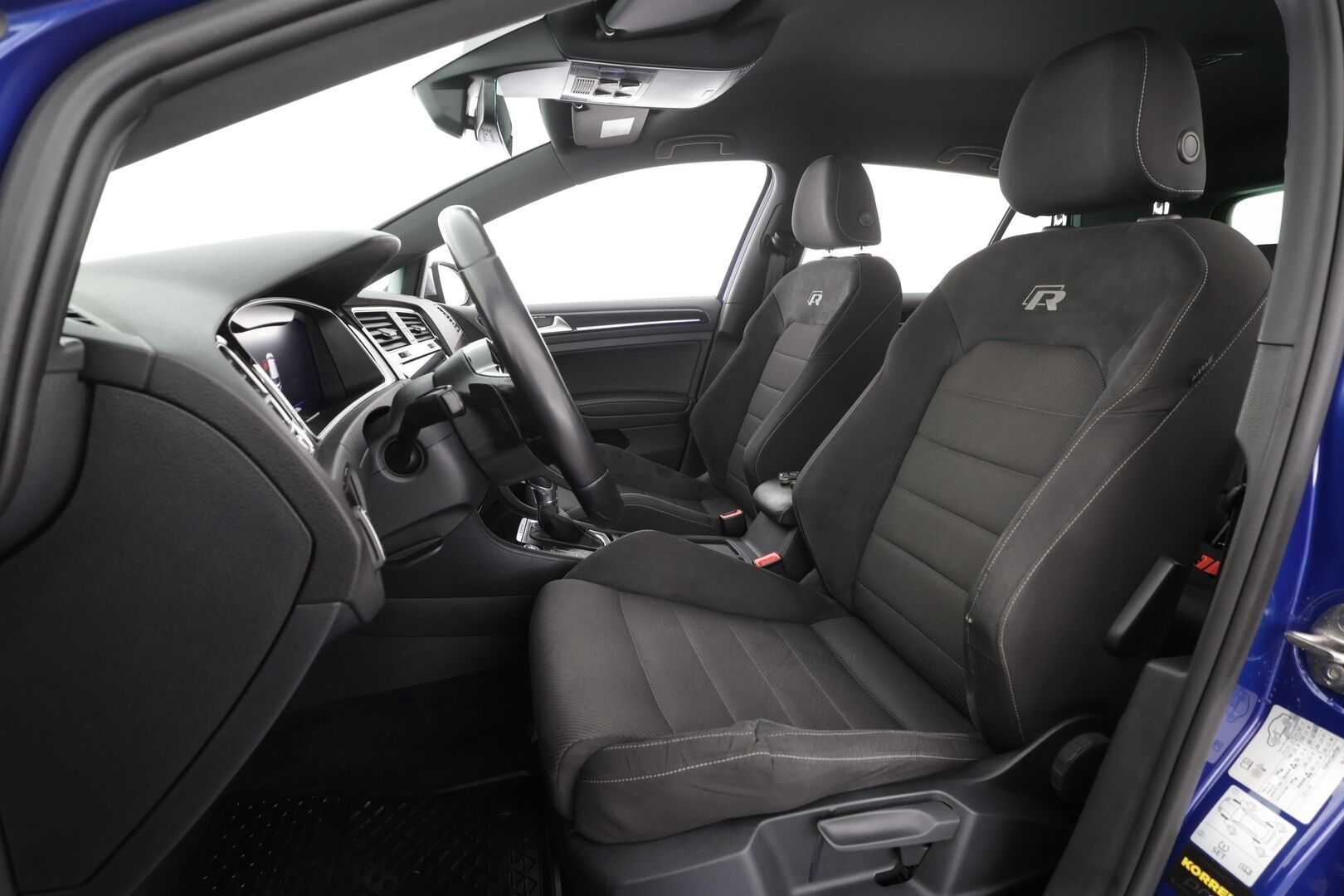 Volkswagen Golf 2018 R 2,0 TSI 228 kW 4MOTION DSG * Sisätilanlämmitin /  ACC / Adapt.LED / P.Kamera / Navi / Kaistavahti / Keyless * - Suomi-auto / Kahdet renkaat 