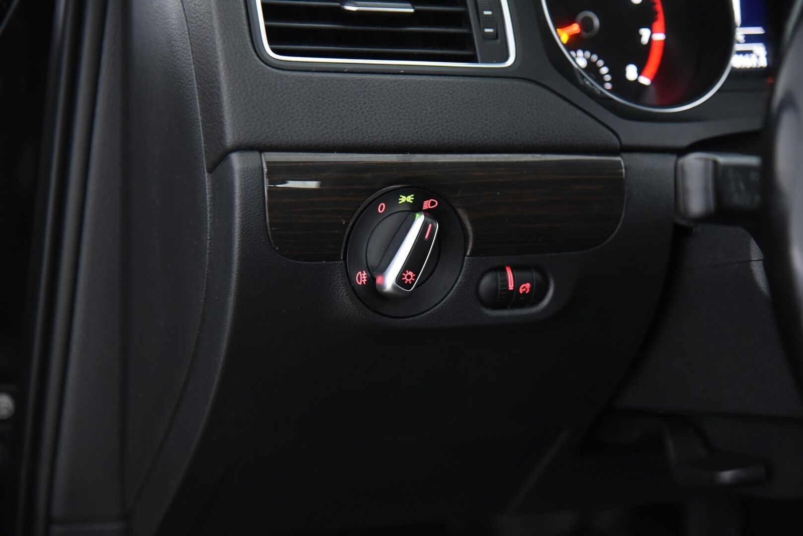 Volkswagen Jetta 2017 **Luxline 1,4 TSI 92 kW (125 hv) DSG-automaatti / Webasto / Vakkari / BT-Audio / 2x Alut - Suomi-Auto / Erinomaisesti huollettu!