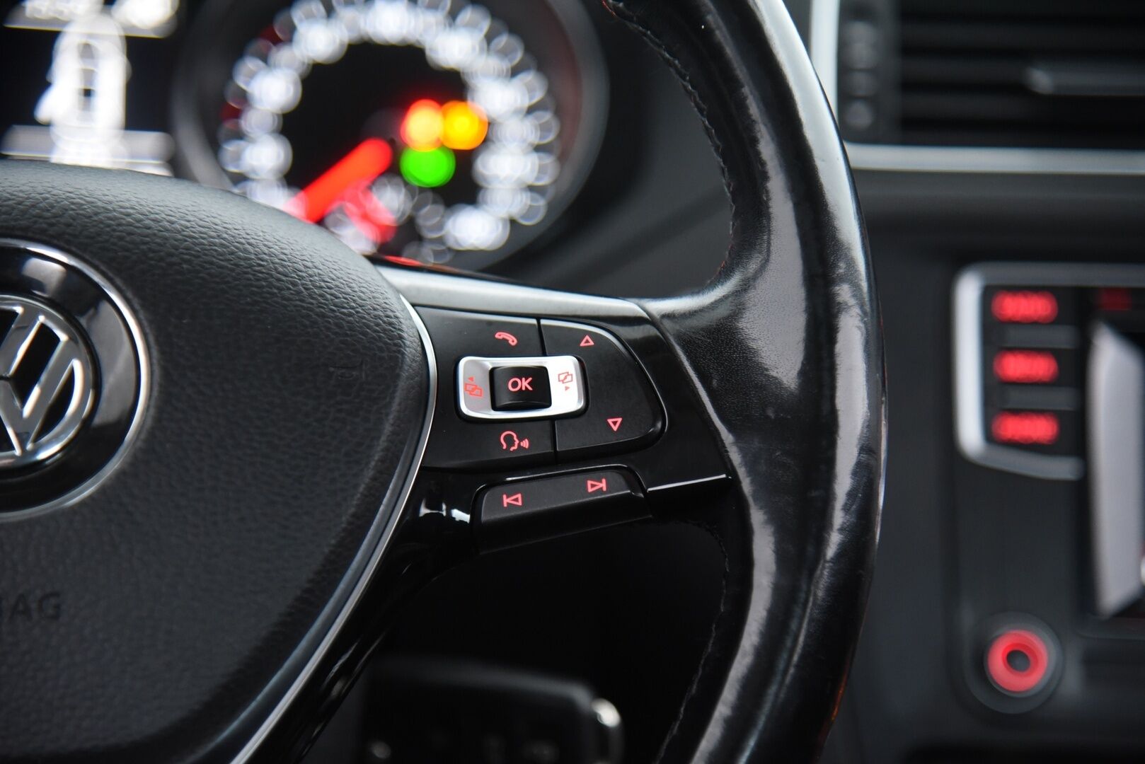 Volkswagen Jetta 2017 **Luxline 1,4 TSI 92 kW (125 hv) DSG-automaatti / Webasto / Vakkari / BT-Audio / 2x Alut - Suomi-Auto / Erinomaisesti huollettu!