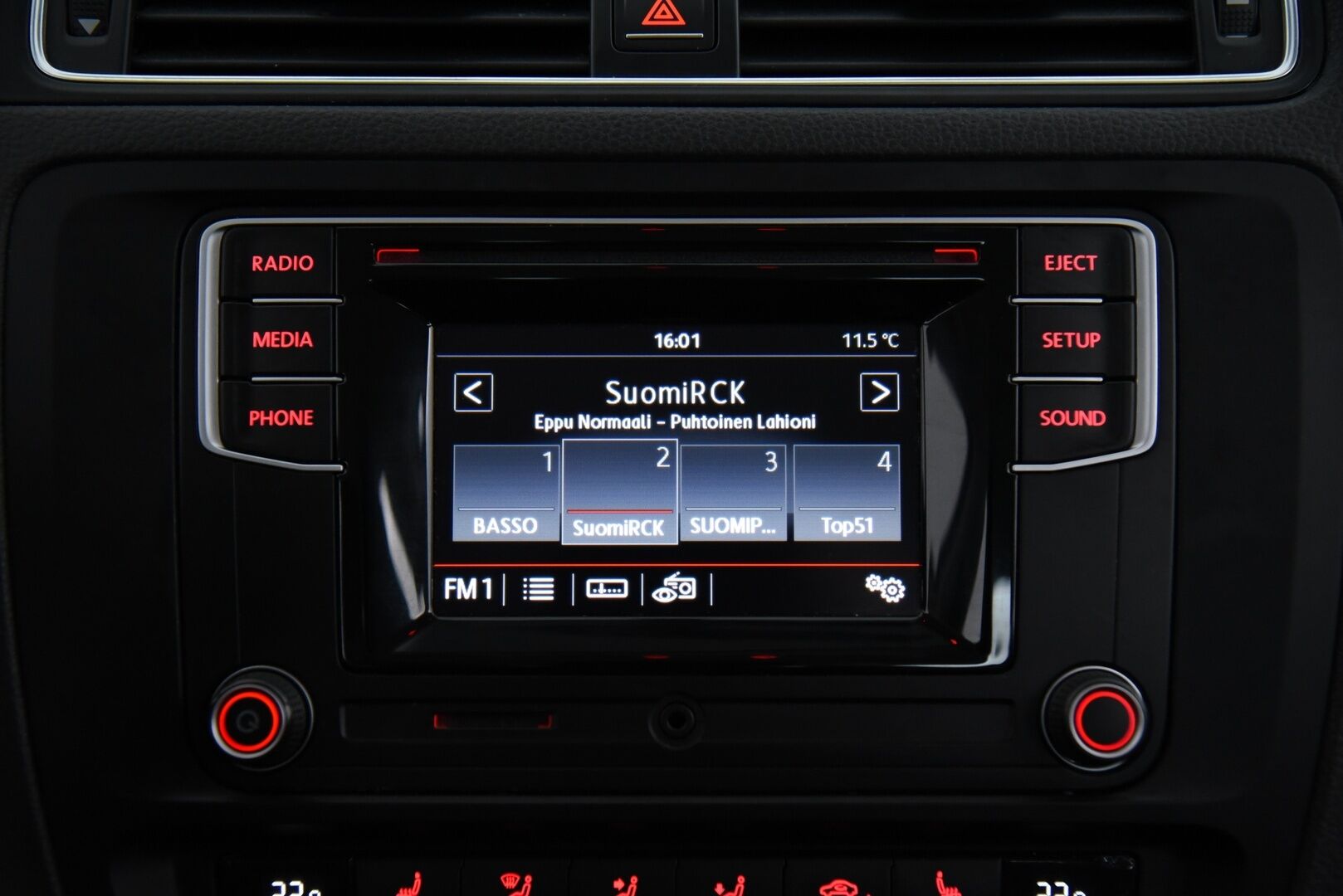 Volkswagen Jetta 2017 **Luxline 1,4 TSI 92 kW (125 hv) DSG-automaatti / Webasto / Vakkari / BT-Audio / 2x Alut - Suomi-Auto / Erinomaisesti huollettu!