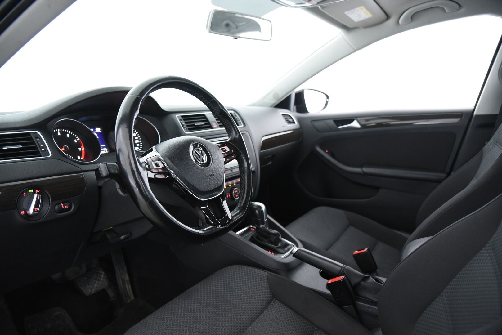 Volkswagen Jetta 2017 **Luxline 1,4 TSI 92 kW (125 hv) DSG-automaatti / Webasto / Vakkari / BT-Audio / 2x Alut - Suomi-Auto / Erinomaisesti huollettu!