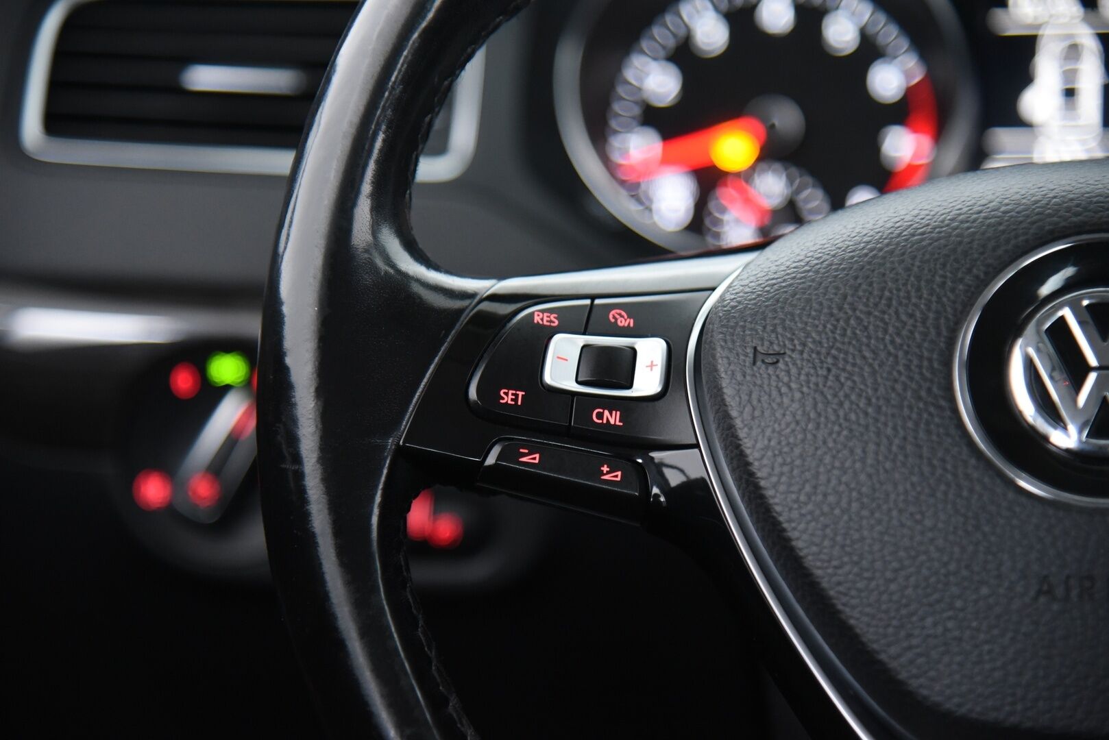 Volkswagen Jetta 2017 **Luxline 1,4 TSI 92 kW (125 hv) DSG-automaatti / Webasto / Vakkari / BT-Audio / 2x Alut - Suomi-Auto / Erinomaisesti huollettu!