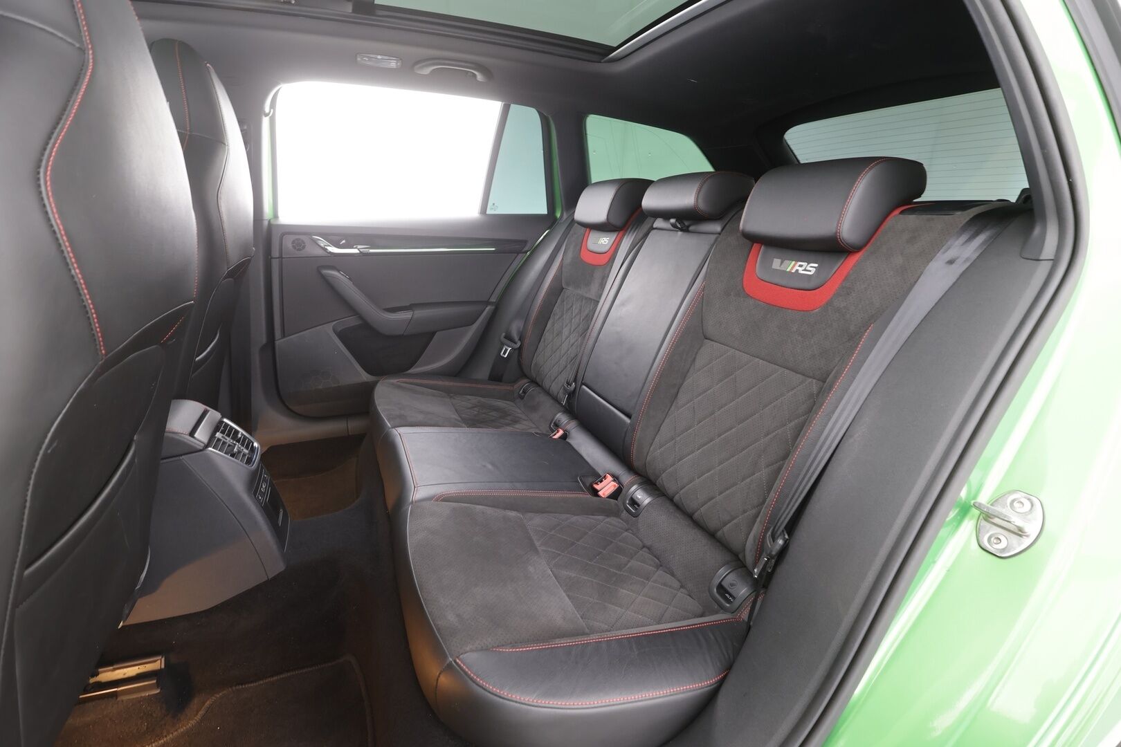 Skoda Octavia 2018 Combi 2,0 TSI RS DSG Autom. - | ACC | Webasto | Koukku | P.Kamera | LED | Puolinahat | Ratinlämmitys | Panorama | Apple&Android | Suomi-auto | Kahdet Renkaat |