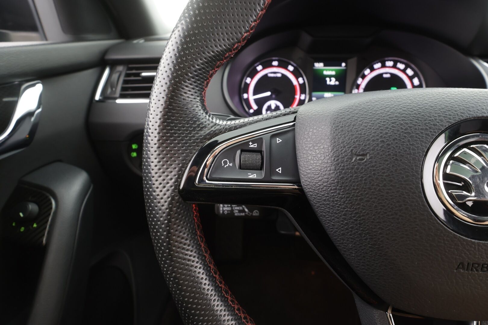 Skoda Octavia 2018 Combi 2,0 TSI RS DSG Autom. - | ACC | Webasto | Koukku | P.Kamera | LED | Puolinahat | Ratinlämmitys | Panorama | Apple&Android | Suomi-auto | Kahdet Renkaat |