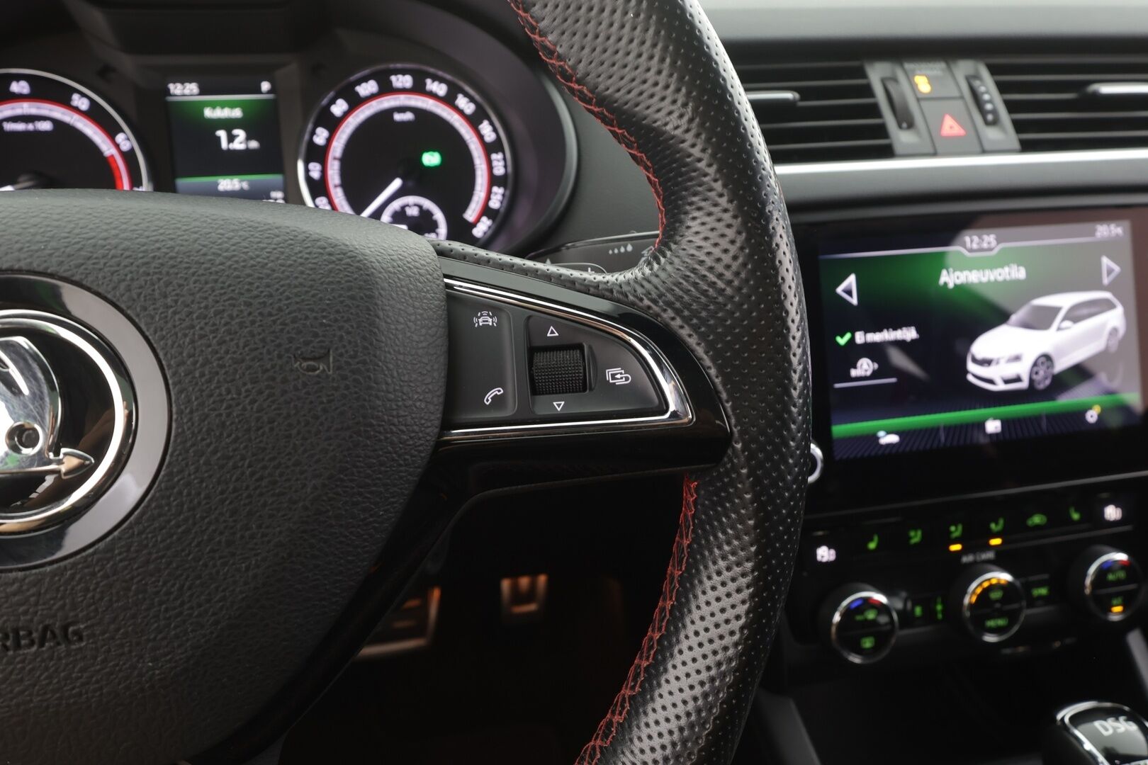 Skoda Octavia 2018 Combi 2,0 TSI RS DSG Autom. - | ACC | Webasto | Koukku | P.Kamera | LED | Puolinahat | Ratinlämmitys | Panorama | Apple&Android | Suomi-auto | Kahdet Renkaat |