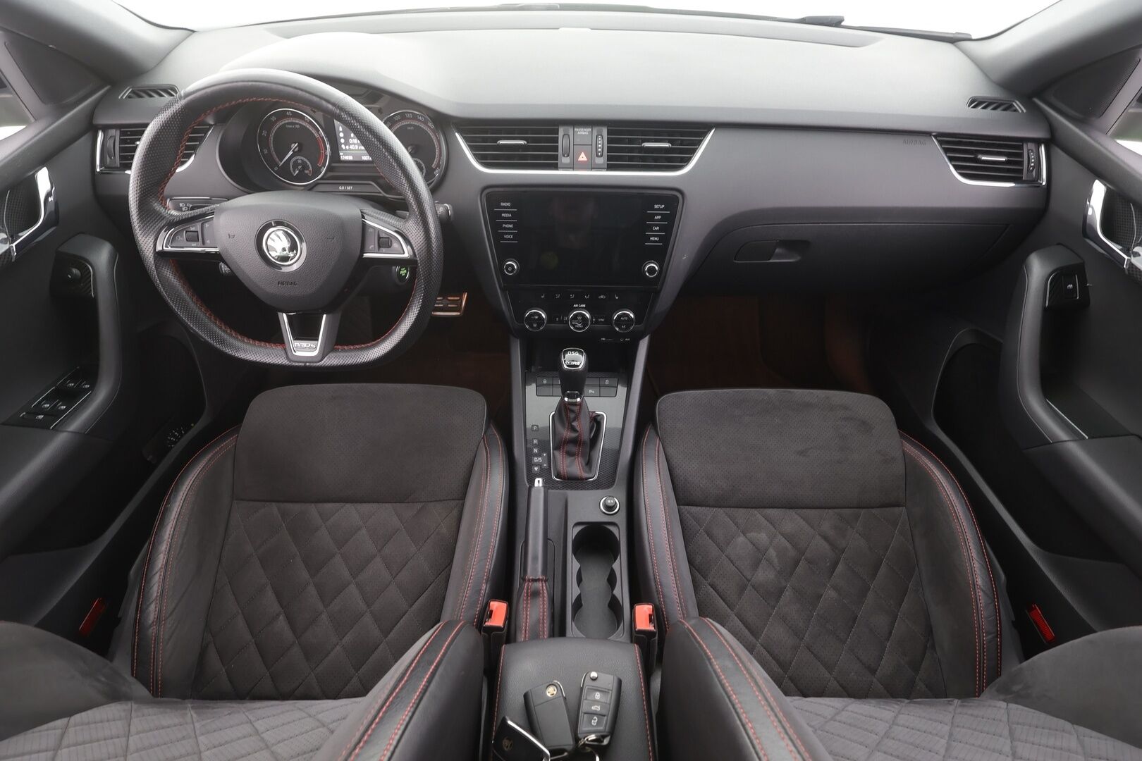 Skoda Octavia 2018 Combi 2,0 TSI RS DSG Autom. - | ACC | Webasto | Koukku | P.Kamera | LED | Puolinahat | Ratinlämmitys | Panorama | Apple&Android | Suomi-auto | Kahdet Renkaat |