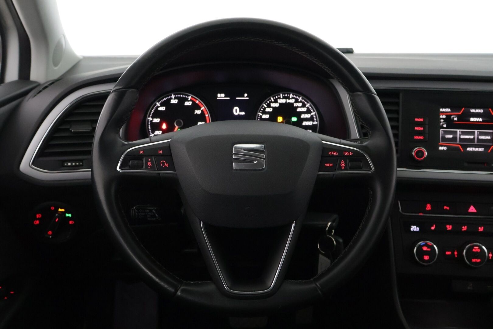 Seat Leon 2018 1,4 TGI 110 Style DSG * ACC / Lohko sisäpistokkeella / Kaistavahti / Bluetooth / Front Assist* - *Suomi-auto / 2x Renkaat*