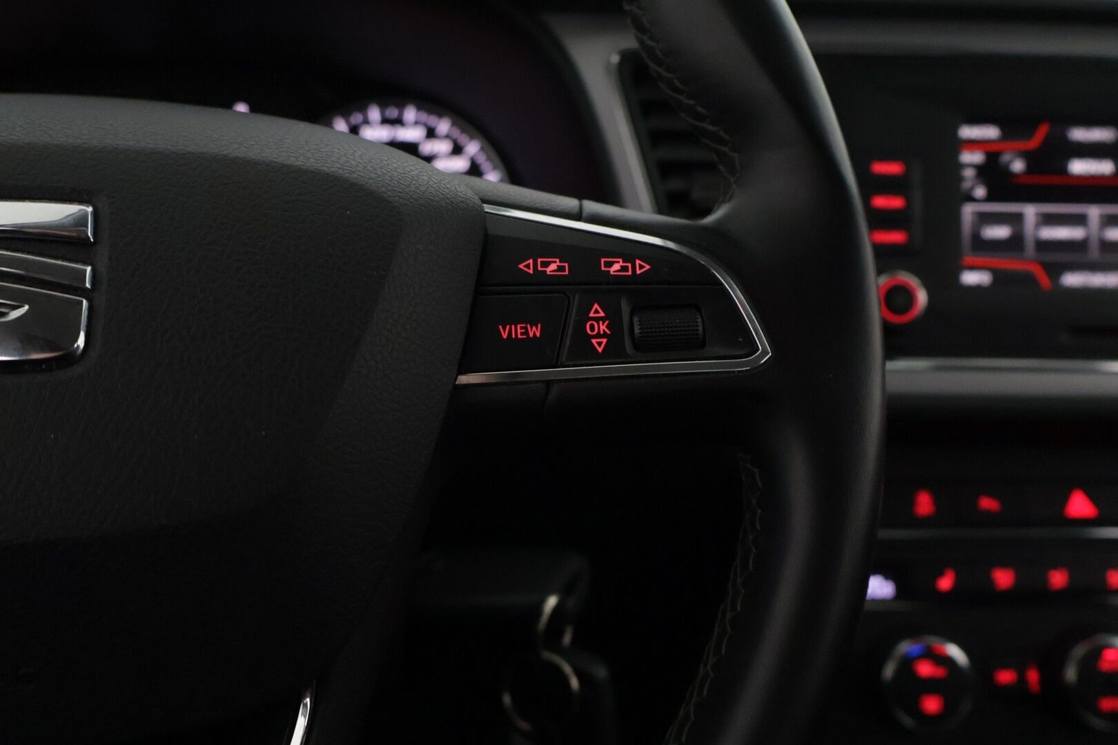 Seat Leon 2018 1,4 TGI 110 Style DSG * ACC / Lohko sisäpistokkeella / Kaistavahti / Bluetooth / Front Assist* - *Suomi-auto / 2x Renkaat*