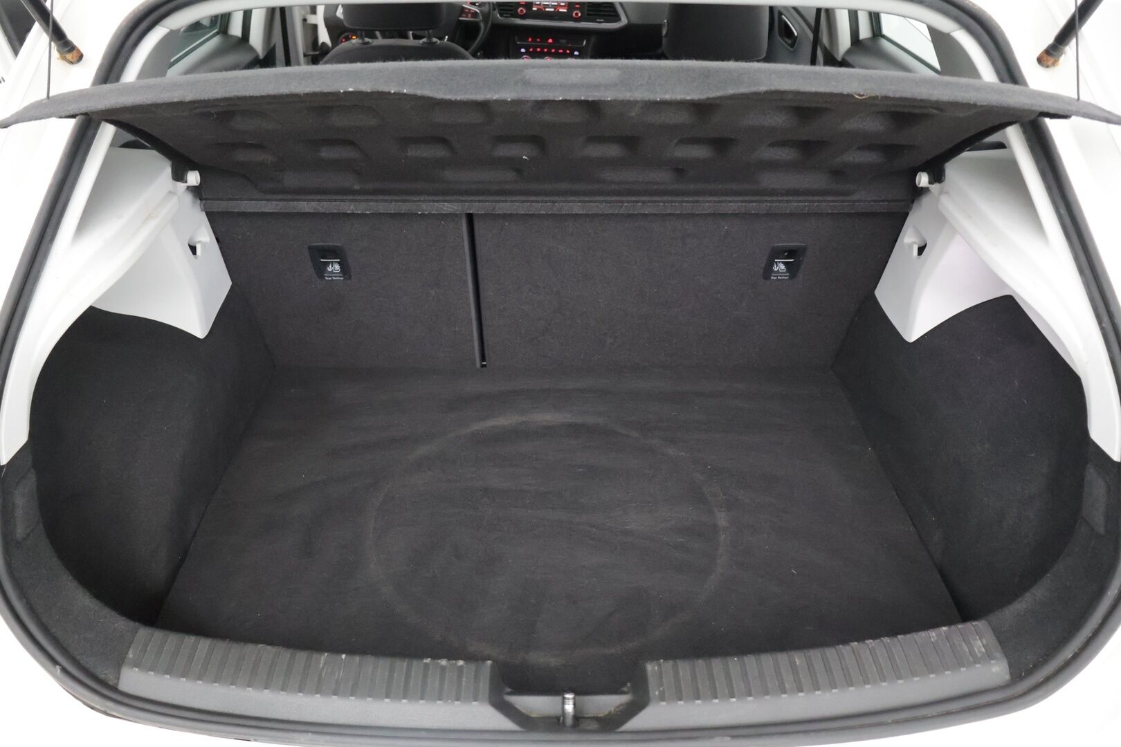 Seat Leon 2018 1,4 TGI 110 Style DSG * ACC / Lohko sisäpistokkeella / Kaistavahti / Bluetooth / Front Assist* - *Suomi-auto / 2x Renkaat*