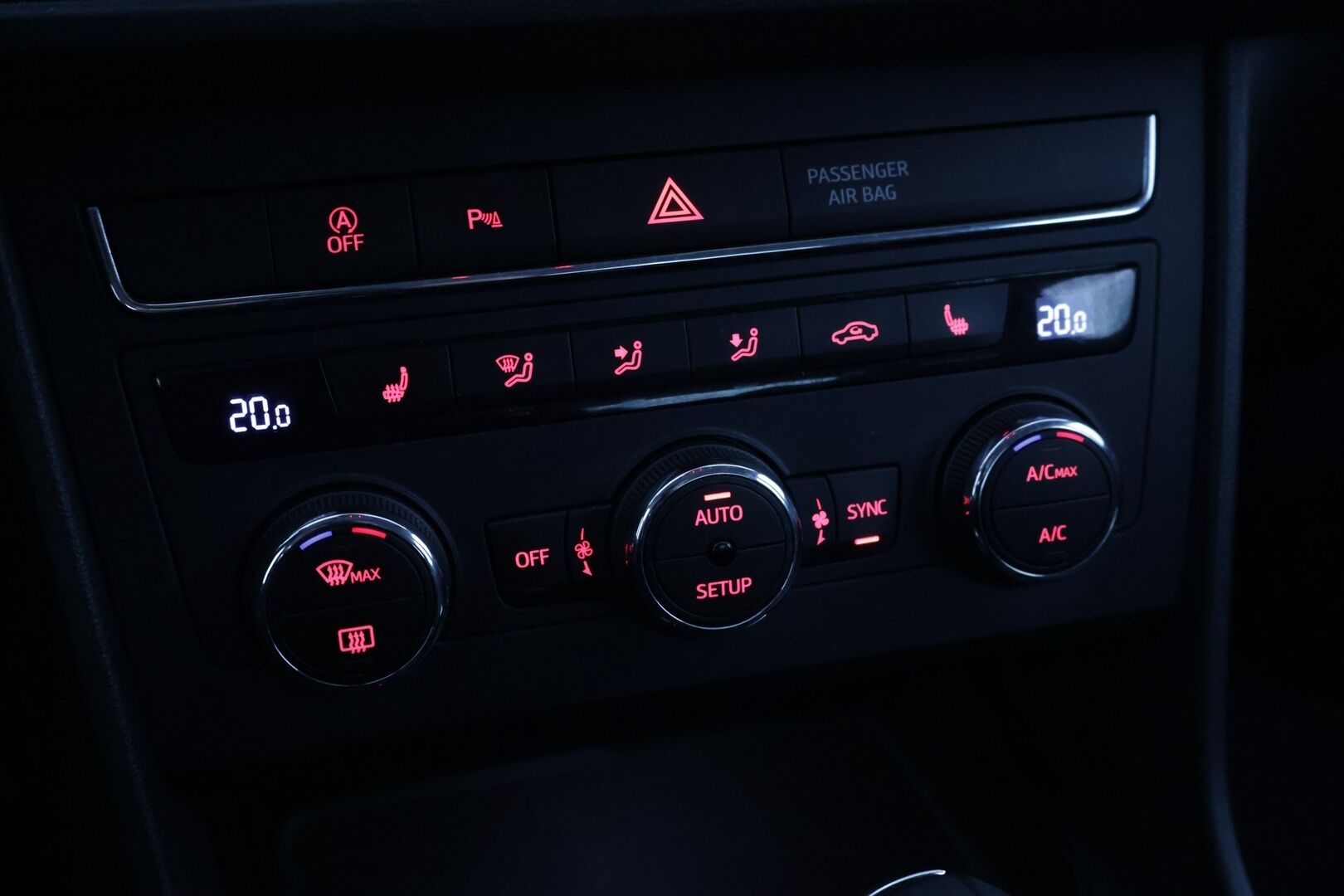 Seat Leon 2018 1,4 TGI 110 Style DSG * ACC / Lohko sisäpistokkeella / Kaistavahti / Bluetooth / Front Assist* - *Suomi-auto / 2x Renkaat*