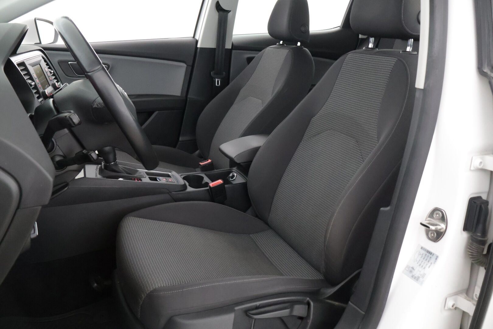 Seat Leon 2018 1,4 TGI 110 Style DSG * ACC / Lohko sisäpistokkeella / Kaistavahti / Bluetooth / Front Assist* - *Suomi-auto / 2x Renkaat*