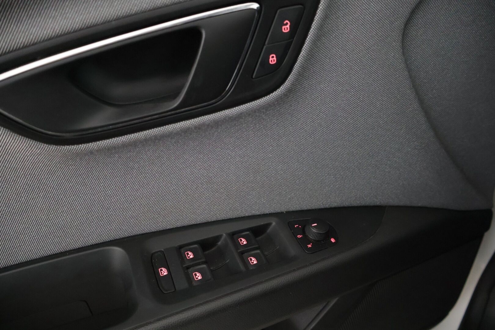 Seat Leon 2018 1,4 TGI 110 Style DSG * ACC / Lohko sisäpistokkeella / Kaistavahti / Bluetooth / Front Assist* - *Suomi-auto / 2x Renkaat*