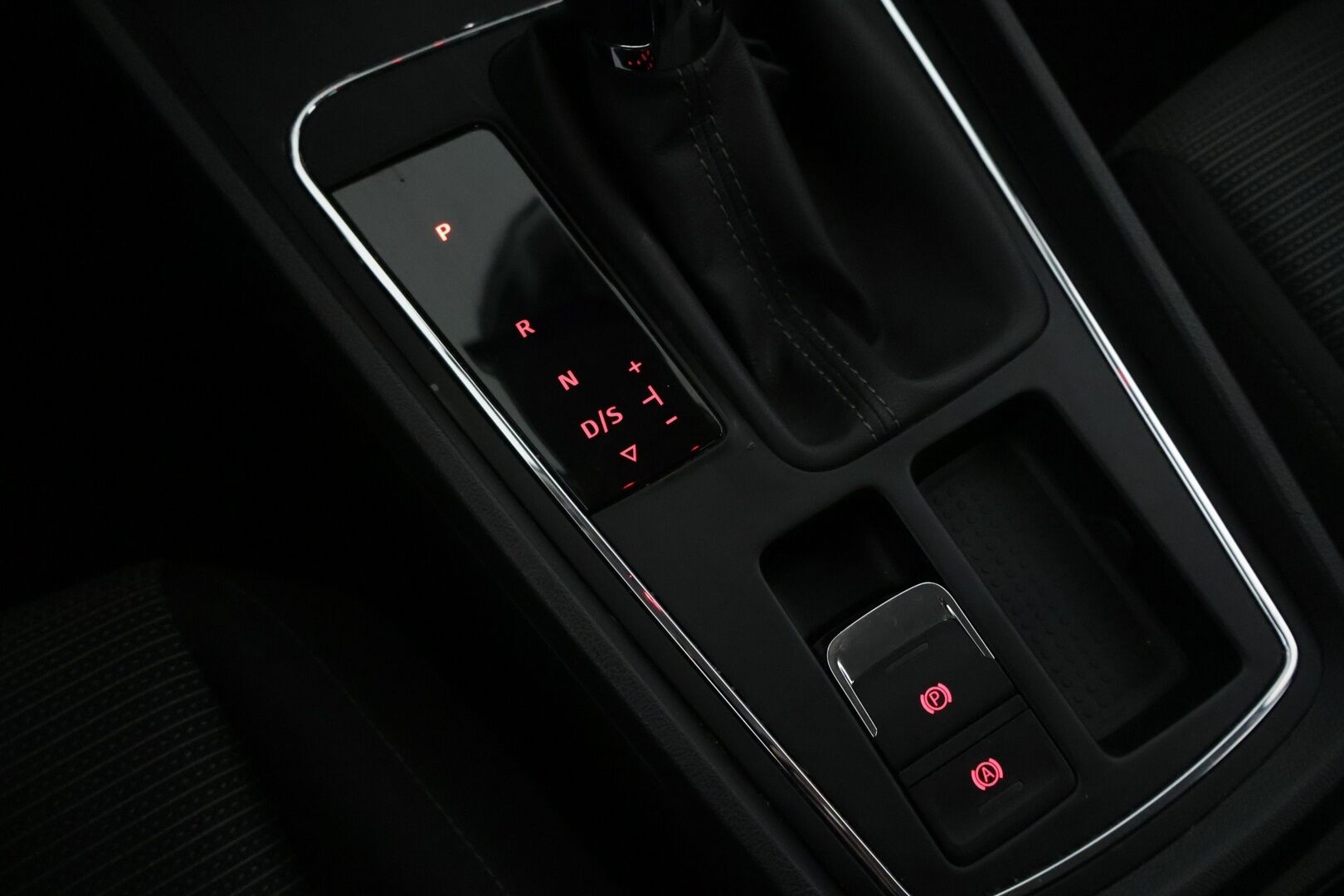 Seat Leon 2018 1,4 TGI 110 Style DSG * ACC / Lohko sisäpistokkeella / Kaistavahti / Bluetooth / Front Assist* - *Suomi-auto / 2x Renkaat*