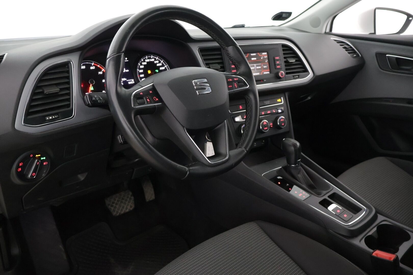 Seat Leon 2018 1,4 TGI 110 Style DSG * ACC / Lohko sisäpistokkeella / Kaistavahti / Bluetooth / Front Assist* - *Suomi-auto / 2x Renkaat*