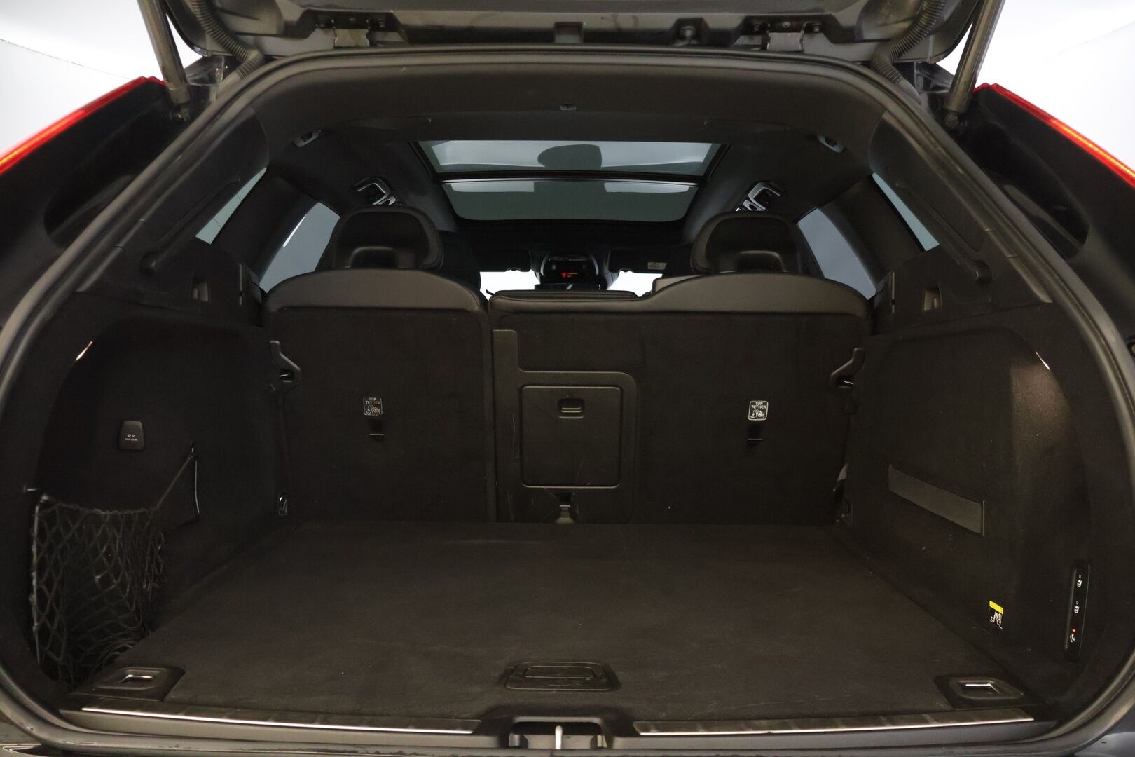 Volvo XC60 2018 D5 AWD Business R-Design - | Bower & Wilkins äänentoisto | Mustat nahat | Panorama | Keyless go | Adapt.vakkari | Peruutuskamera | Webasto | BLIS | 
