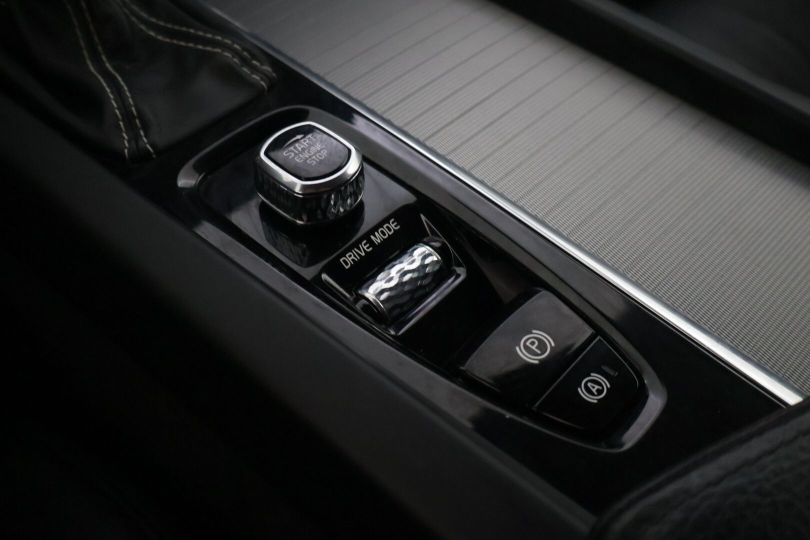 Volvo XC60 2018 D5 AWD Business R-Design - | Bower & Wilkins äänentoisto | Mustat nahat | Panorama | Keyless go | Adapt.vakkari | Peruutuskamera | Webasto | BLIS | 