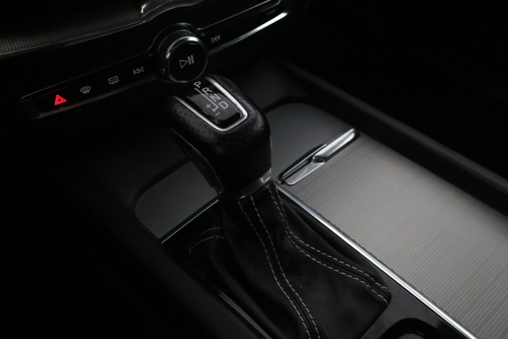Volvo XC60 2018 D5 AWD Business R-Design - | Bower & Wilkins äänentoisto | Mustat nahat | Panorama | Keyless go | Adapt.vakkari | Peruutuskamera | Webasto | BLIS | 