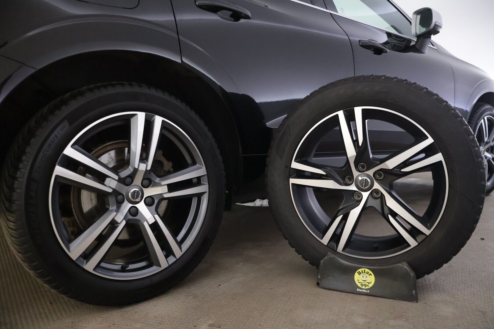 Volvo XC60 2018 D5 AWD Business R-Design - | Bower & Wilkins äänentoisto | Mustat nahat | Panorama | Keyless go | Adapt.vakkari | Peruutuskamera | Webasto | BLIS | 