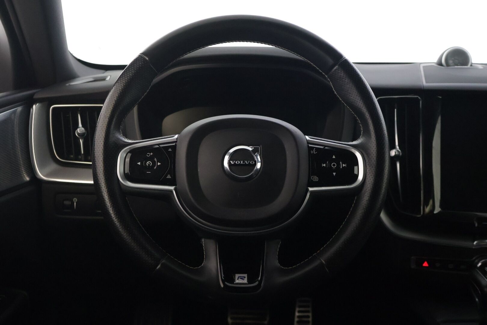 Volvo XC60 2018 D5 AWD Business R-Design - | Bower & Wilkins äänentoisto | Mustat nahat | Panorama | Keyless go | Adapt.vakkari | Peruutuskamera | Webasto | BLIS | 