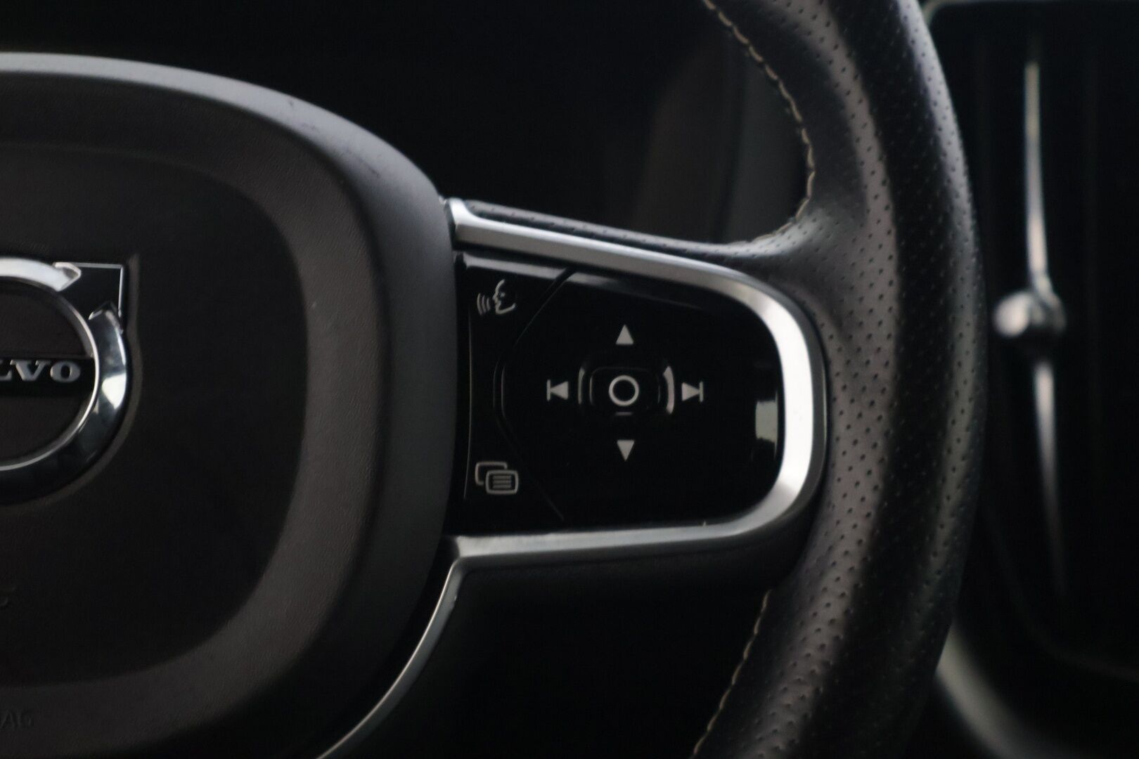 Volvo XC60 2018 D5 AWD Business R-Design - | Bower & Wilkins äänentoisto | Mustat nahat | Panorama | Keyless go | Adapt.vakkari | Peruutuskamera | Webasto | BLIS | 