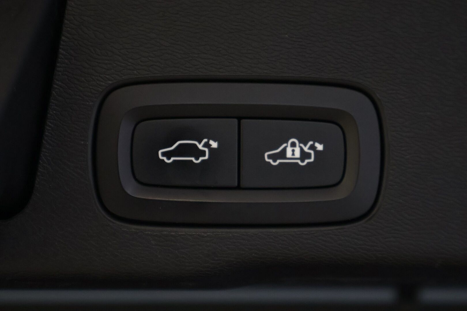Volvo XC60 2018 D5 AWD Business R-Design - | Bower & Wilkins äänentoisto | Mustat nahat | Panorama | Keyless go | Adapt.vakkari | Peruutuskamera | Webasto | BLIS | 
