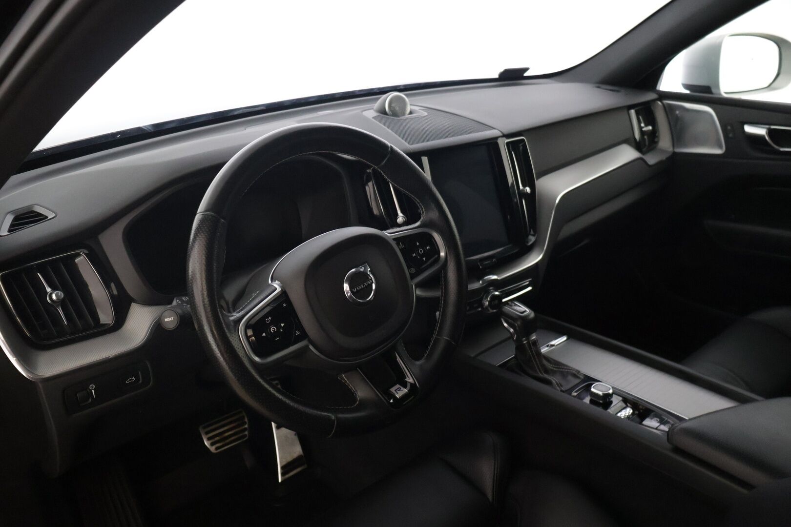 Volvo XC60 2018 D5 AWD Business R-Design - | Bower & Wilkins äänentoisto | Mustat nahat | Panorama | Keyless go | Adapt.vakkari | Peruutuskamera | Webasto | BLIS | 