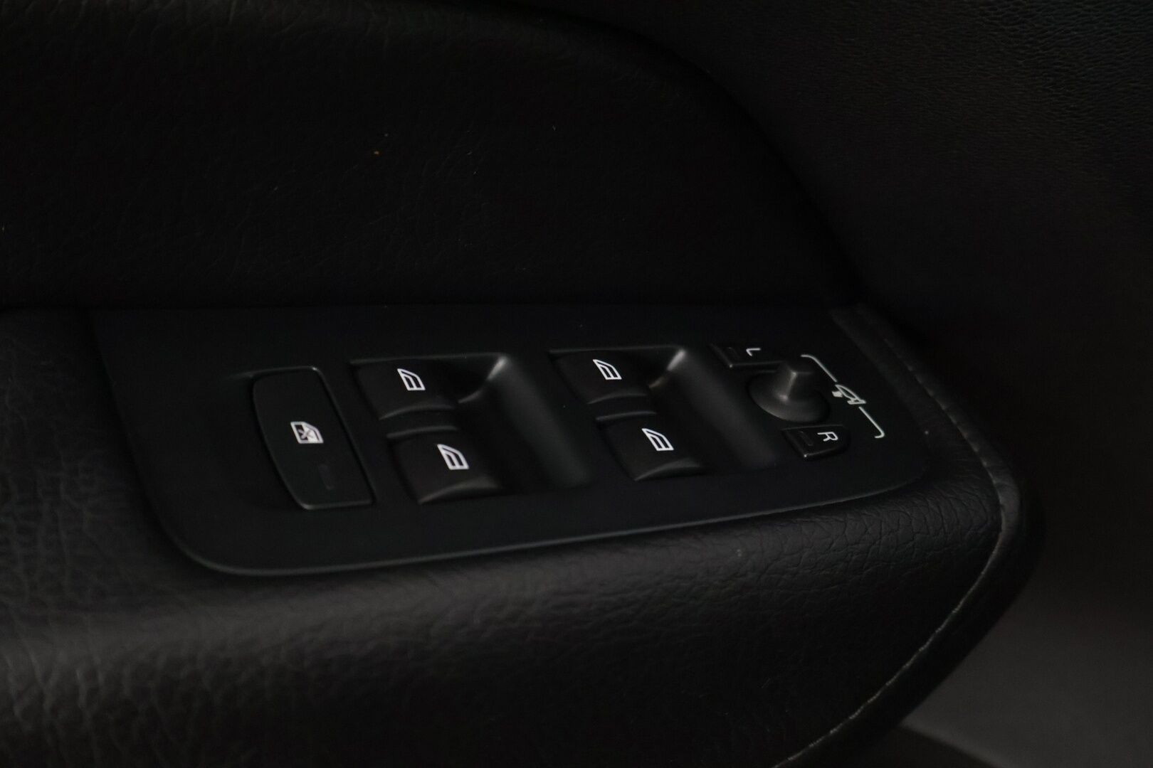 Volvo XC60 2018 D5 AWD Business R-Design - | Bower & Wilkins äänentoisto | Mustat nahat | Panorama | Keyless go | Adapt.vakkari | Peruutuskamera | Webasto | BLIS | 