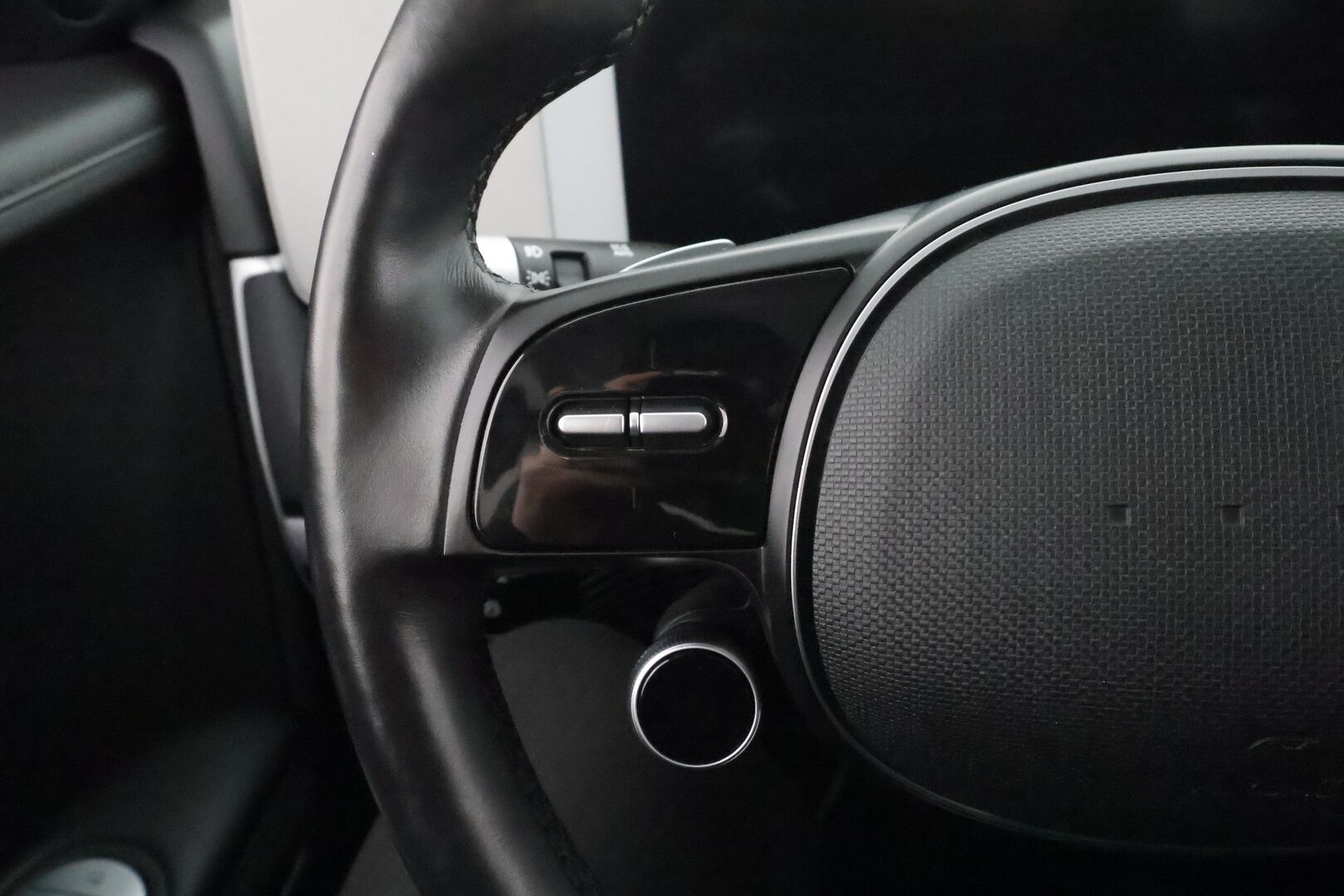 Hyundai IONIQ 5 2022 73 kWh 217 hv Premium * ACC / HUD / 360° / ILP / Muistipenkki / Koukku / Bose / LED / Ilmastoidut nahat / KeylessGo * - 1.Om Suomi-auto / Kahdet renkaat aluvanteilla