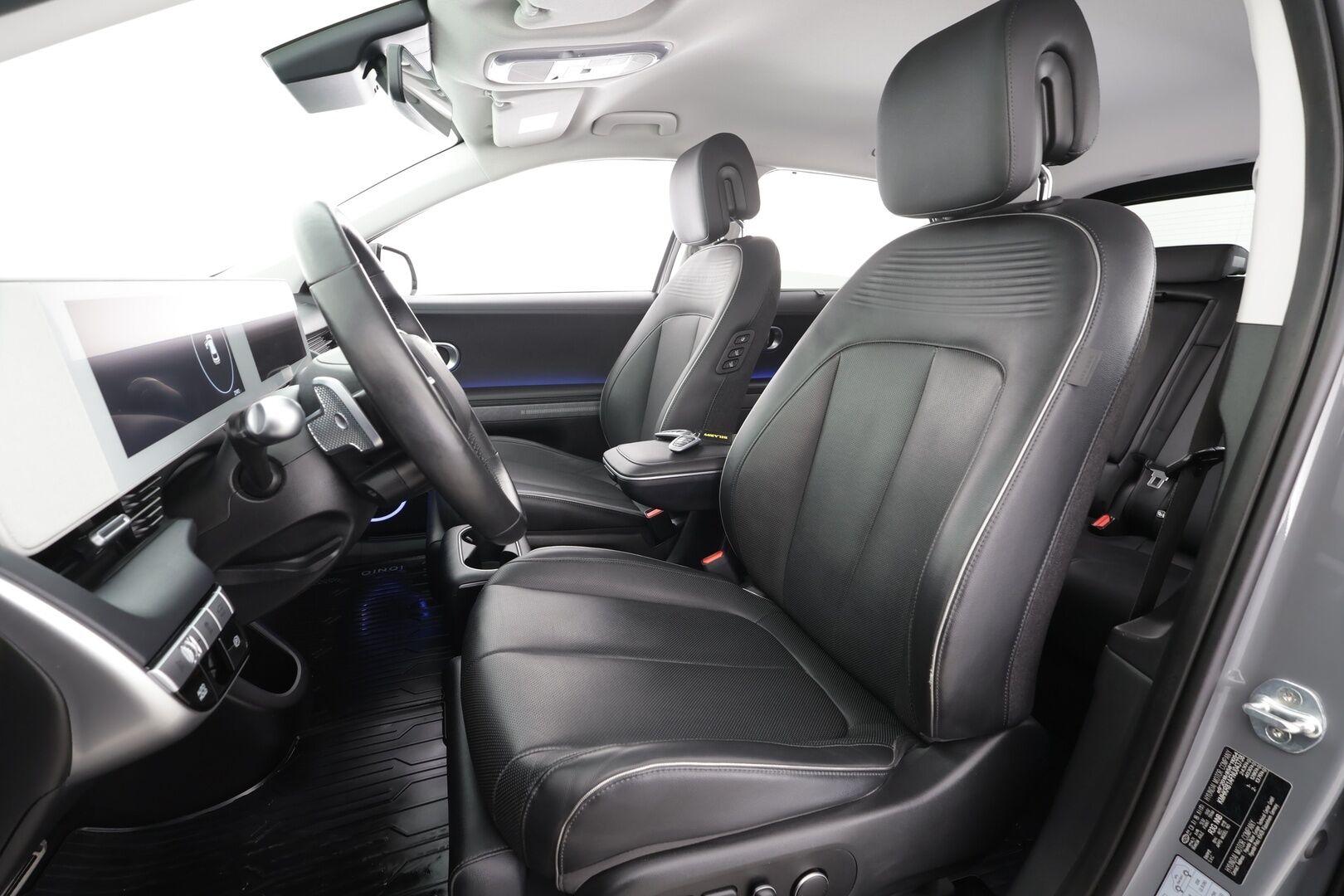 Hyundai IONIQ 5 2022 73 kWh 217 hv Premium * ACC / HUD / 360° / ILP / Muistipenkki / Koukku / Bose / LED / Ilmastoidut nahat / KeylessGo * - 1.Om Suomi-auto / Kahdet renkaat aluvanteilla