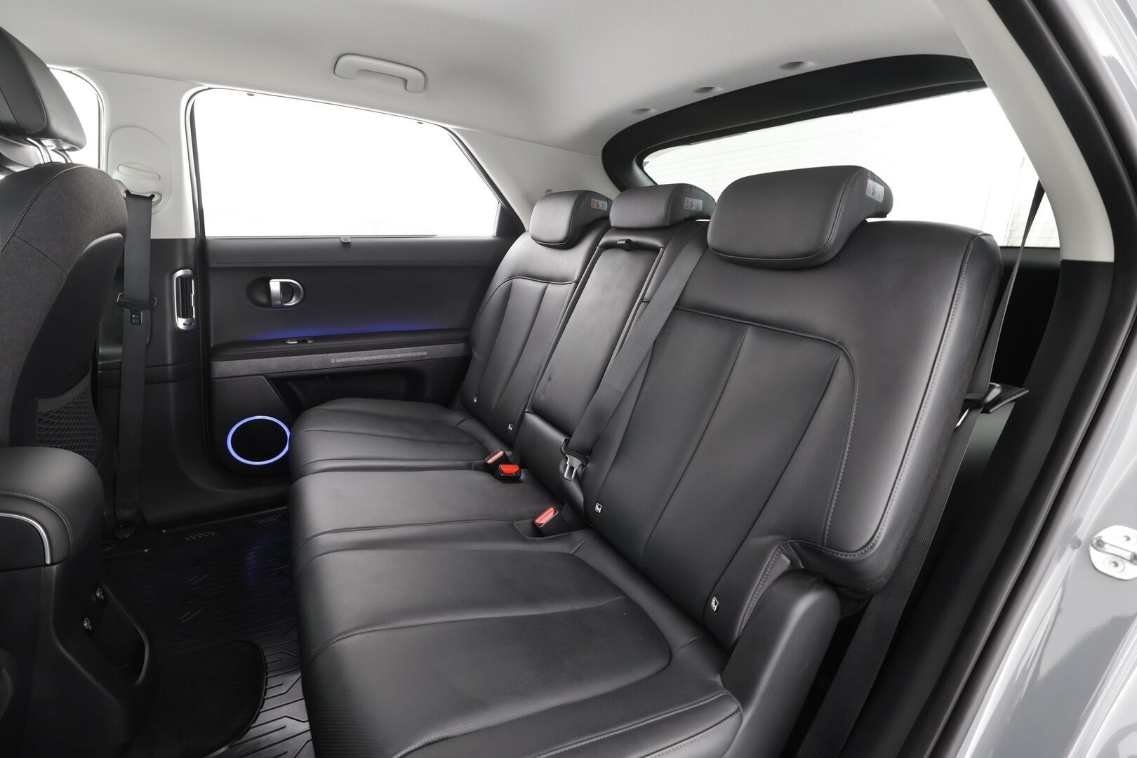 Hyundai IONIQ 5 2022 73 kWh 217 hv Premium * ACC / HUD / 360° / ILP / Muistipenkki / Koukku / Bose / LED / Ilmastoidut nahat / KeylessGo * - 1.Om Suomi-auto / Kahdet renkaat aluvanteilla