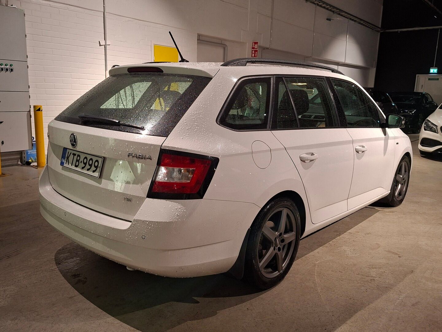 Skoda Fabia 2018 Combi 1,0 TSI 95 Clever - | Vakkari | Lohko.S.Pistoke | Tutkat takana | Suomi-auto |