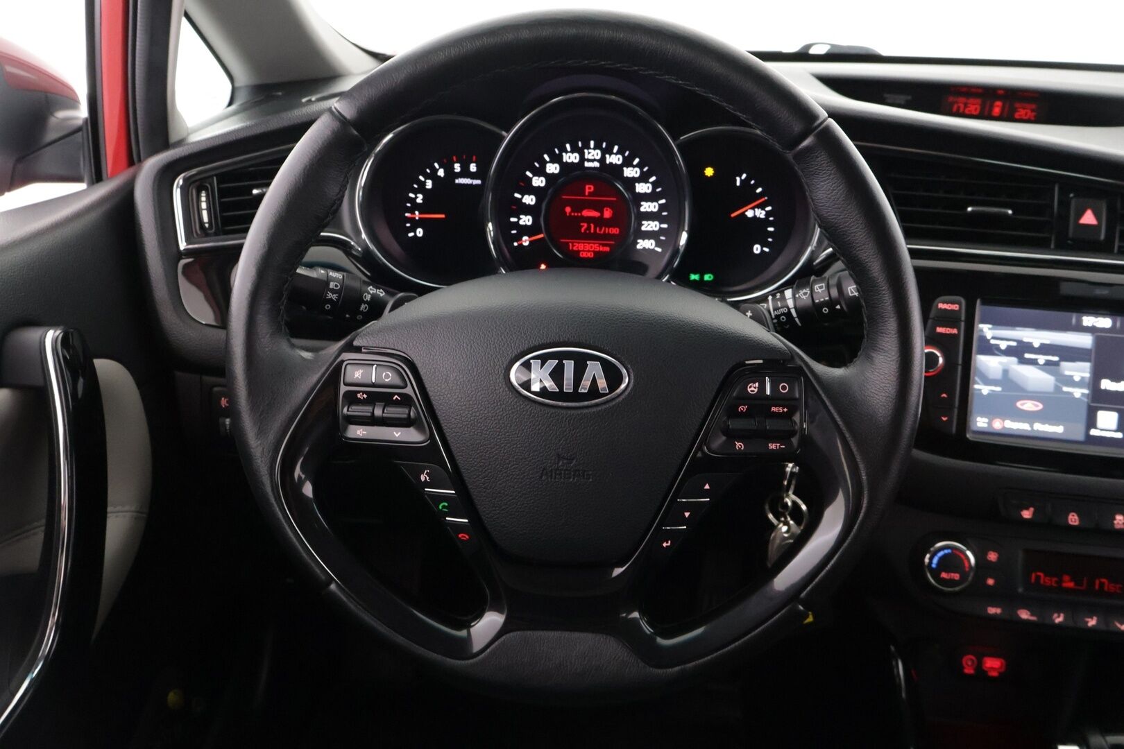 Kia cee'd 2018 1,6 CRDi ISG 136hv FIFA World Cup Edition SW DCT A/T Ecodynamics - Vetokoukku / Vakkari / Ratinlämmitin / Lohkolämmitin pistokkeella