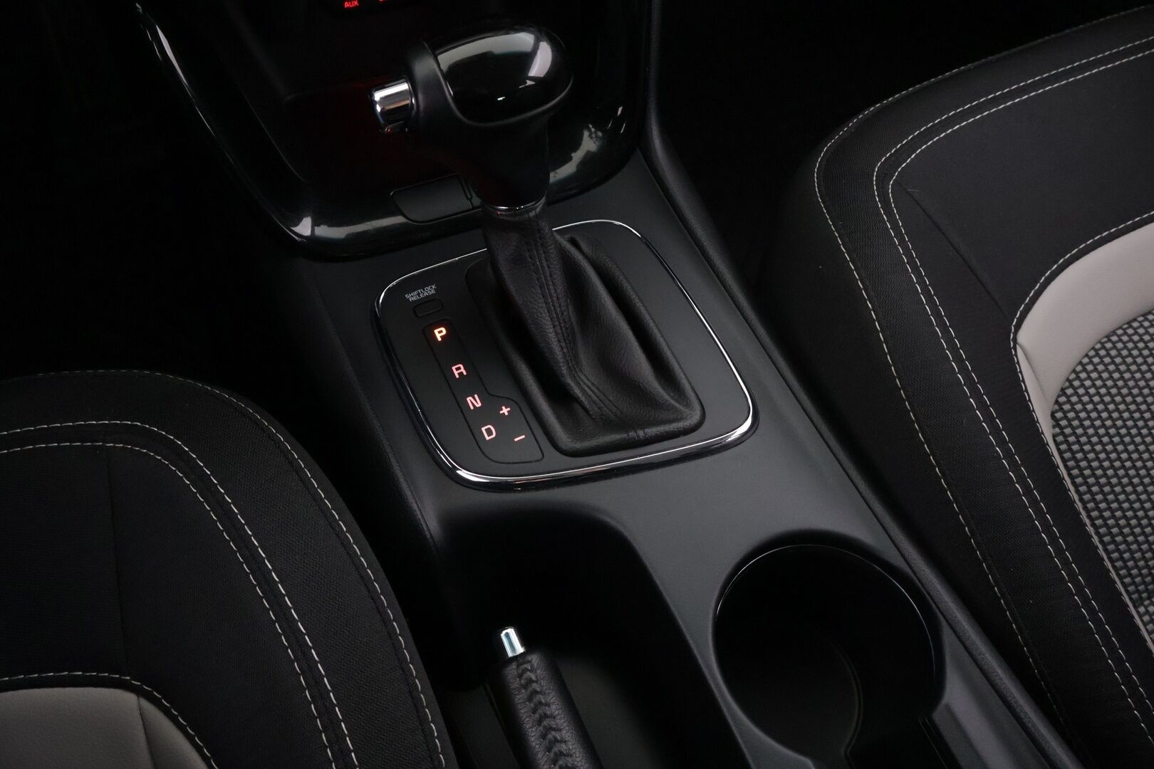 Kia cee'd 2018 1,6 CRDi ISG 136hv FIFA World Cup Edition SW DCT A/T Ecodynamics - Vetokoukku / Vakkari / Ratinlämmitin / Lohkolämmitin pistokkeella