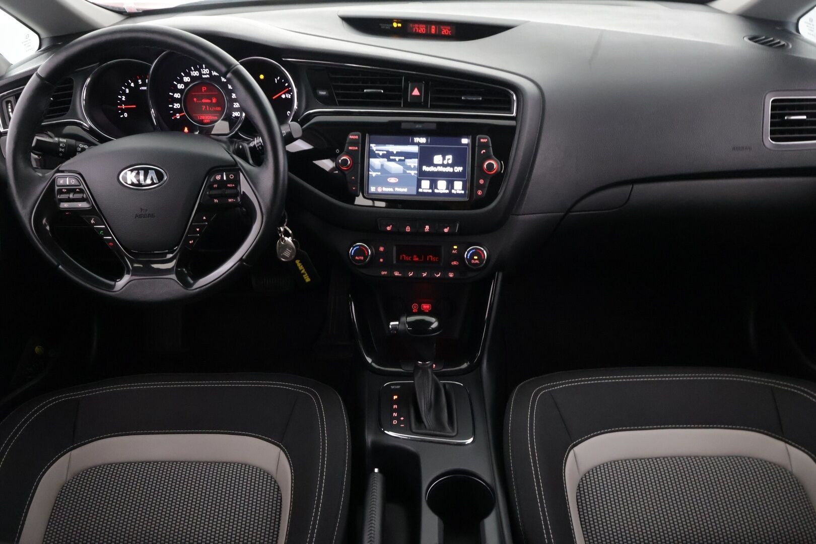 Kia cee'd 2018 1,6 CRDi ISG 136hv FIFA World Cup Edition SW DCT A/T Ecodynamics - Vetokoukku / Vakkari / Ratinlämmitin / Lohkolämmitin pistokkeella