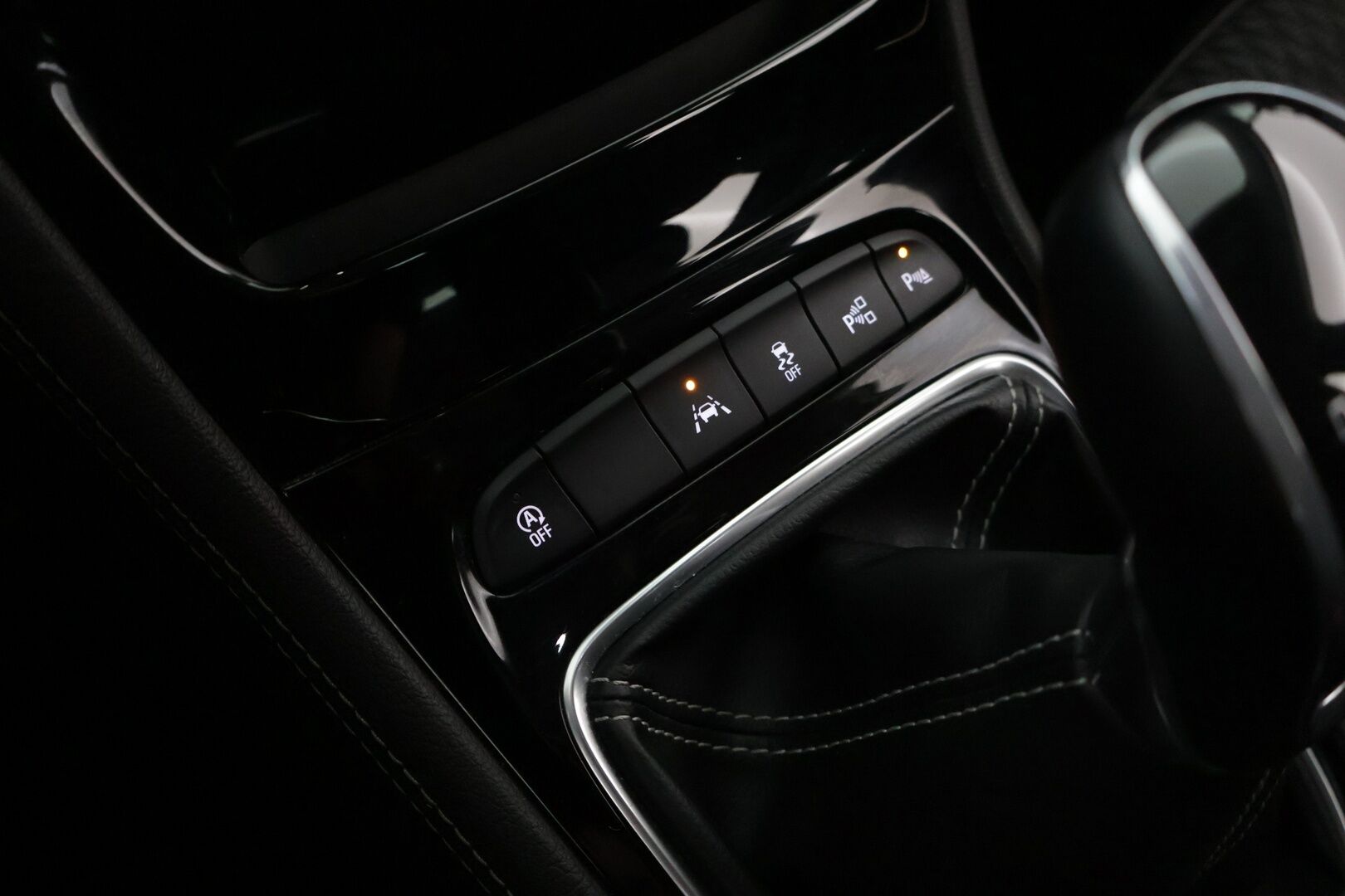 Opel Astra 2018 Sports Tourer Innovation 1,0 Turbo ECOTEC 78kW ECT5 ** Webasto / Vakkari / P-Kamera / BLIS / CarPlay / Sporttipenkit / Ratinlämmitin / Kaistavahti* - 2 renkaat / 2.Om / Suomi-auto* - HULLUT BLACKWEEK JATKOT - KORKOTARJOUS 2,49%